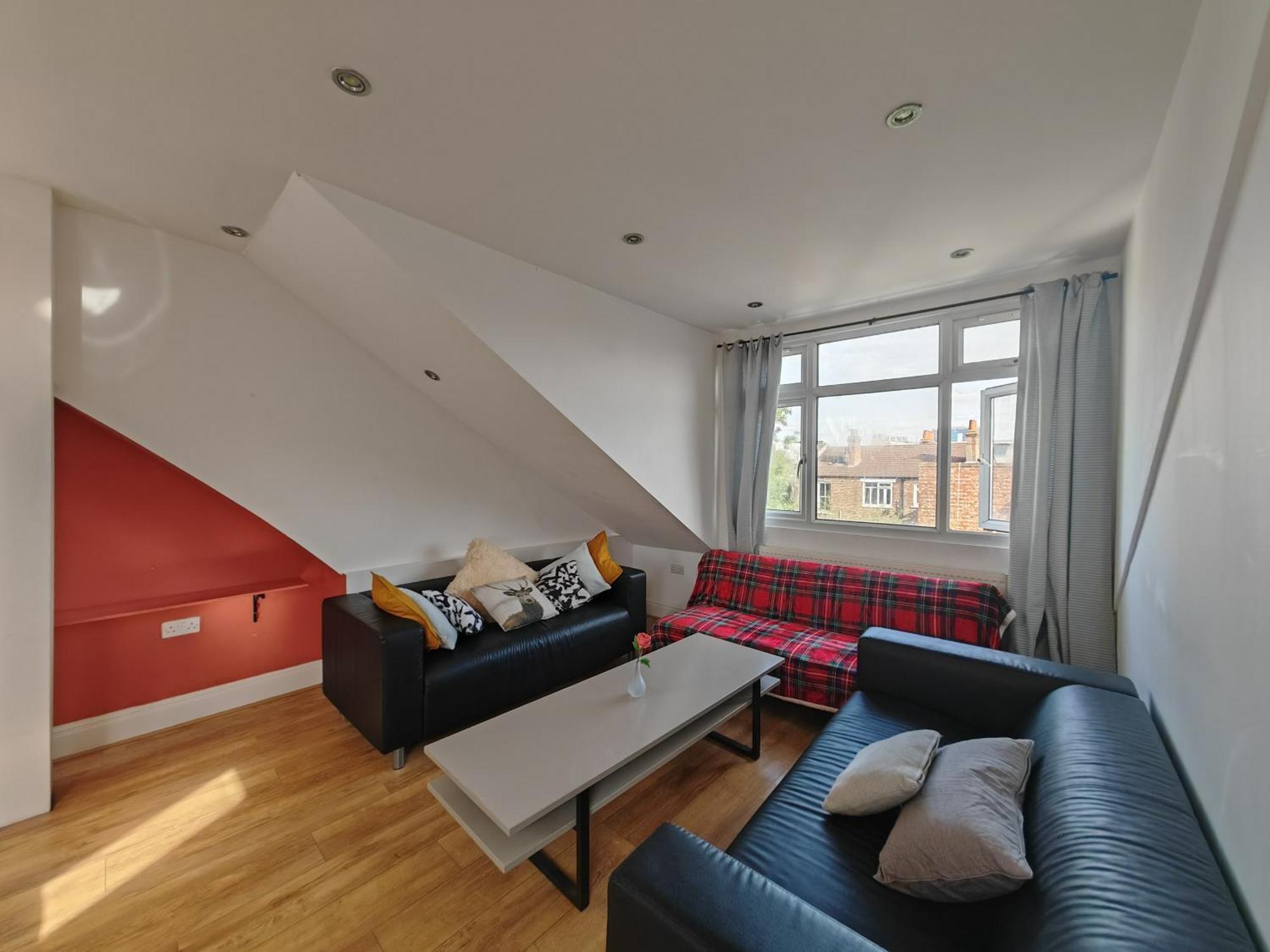 Lovely Double Bed * London