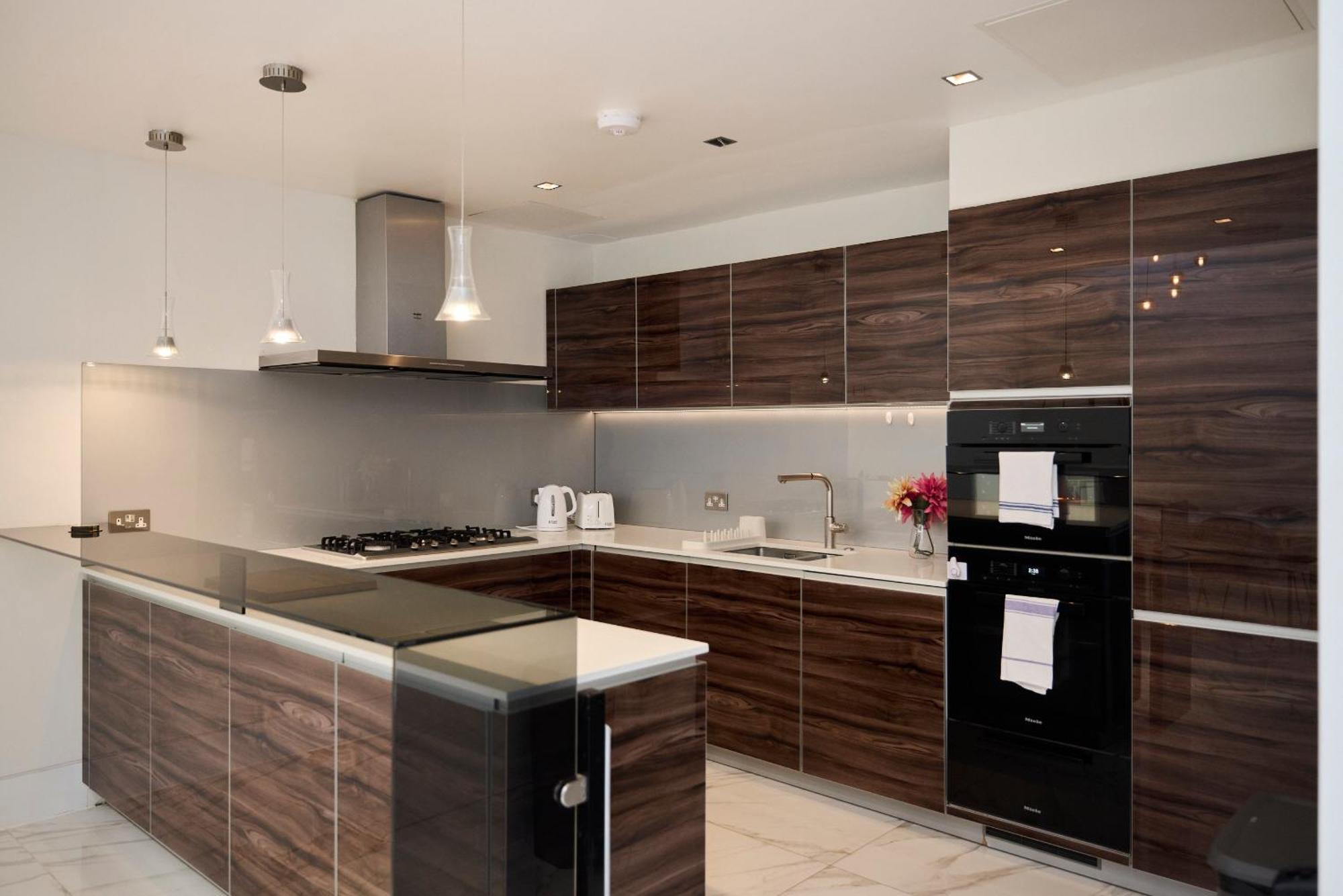 The Radnor Mews - Stylish 3bdr Mews House Apartment