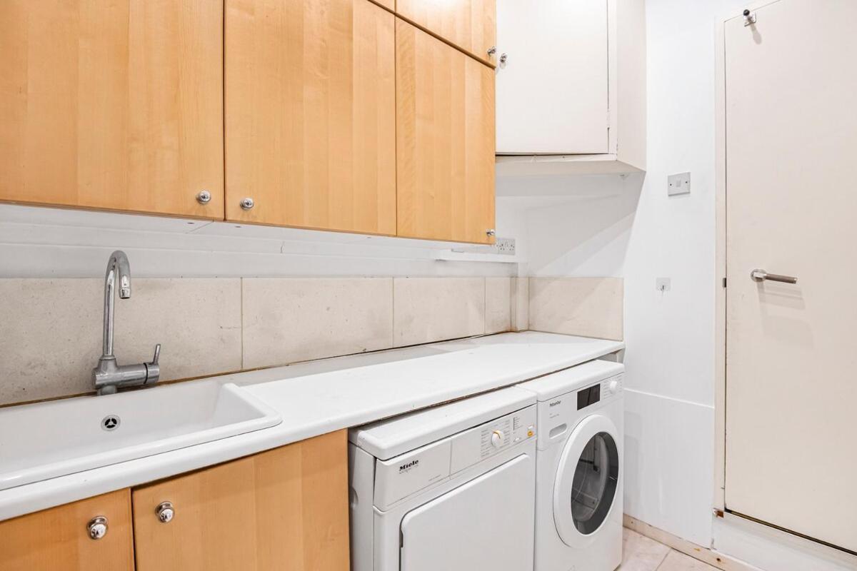 Regents Apartment *