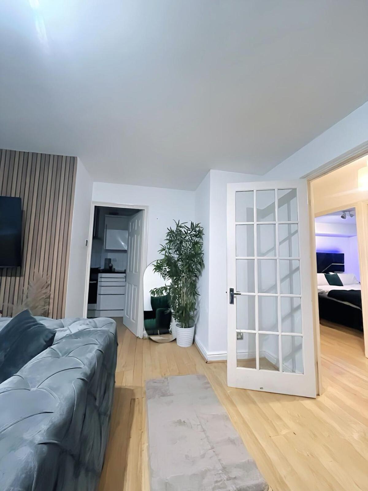 Modern Riverside 2bedroom Sleeps 4 Woolwich Greater Apartment London