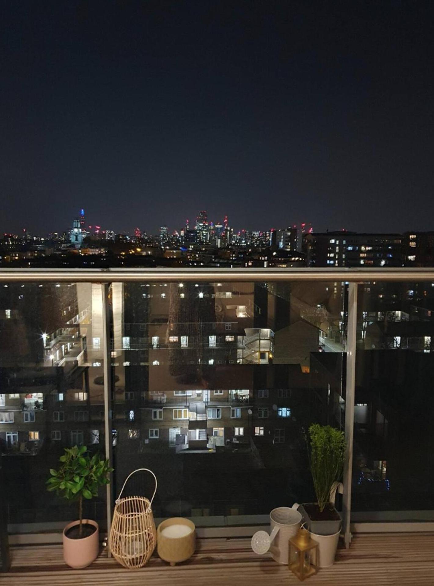 Apartmentsleeps3-balcony-near Canarywharf-gym London