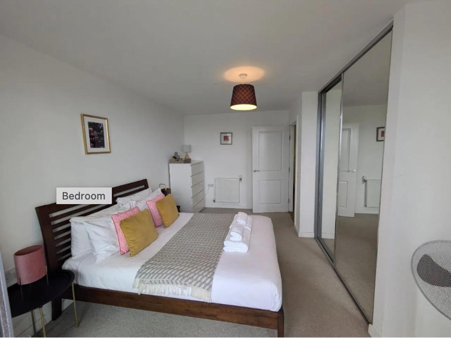 Apartmentsleeps3-balcony-near Canarywharf-gym