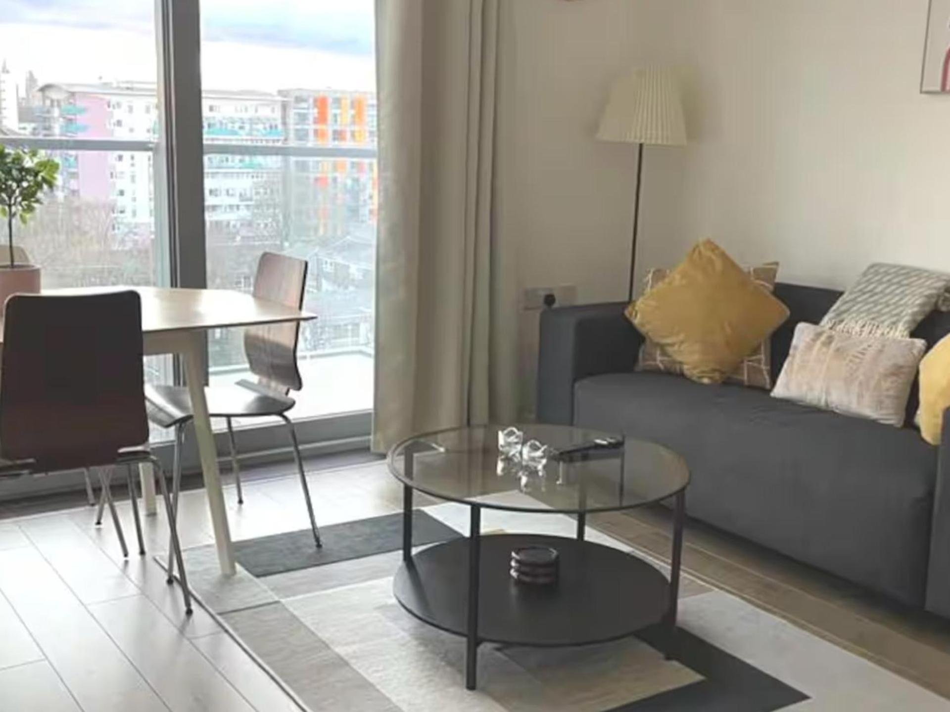 Apartment Apartmentsleeps3-balcony-near Canarywharf-gym London