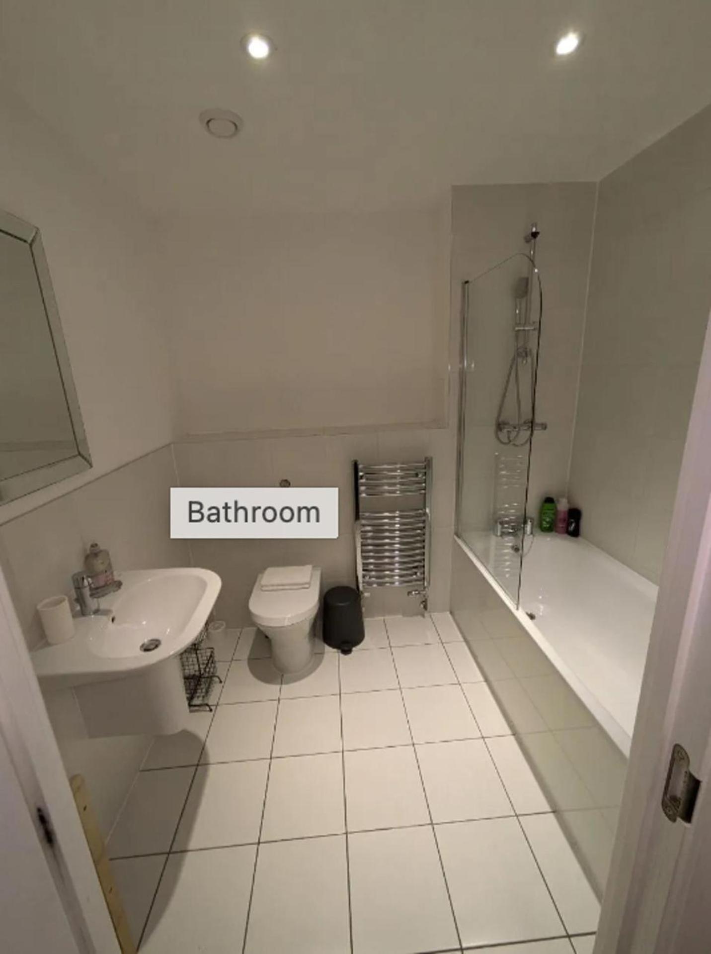 Apartmentsleeps3-balcony-near Canarywharf-gym London