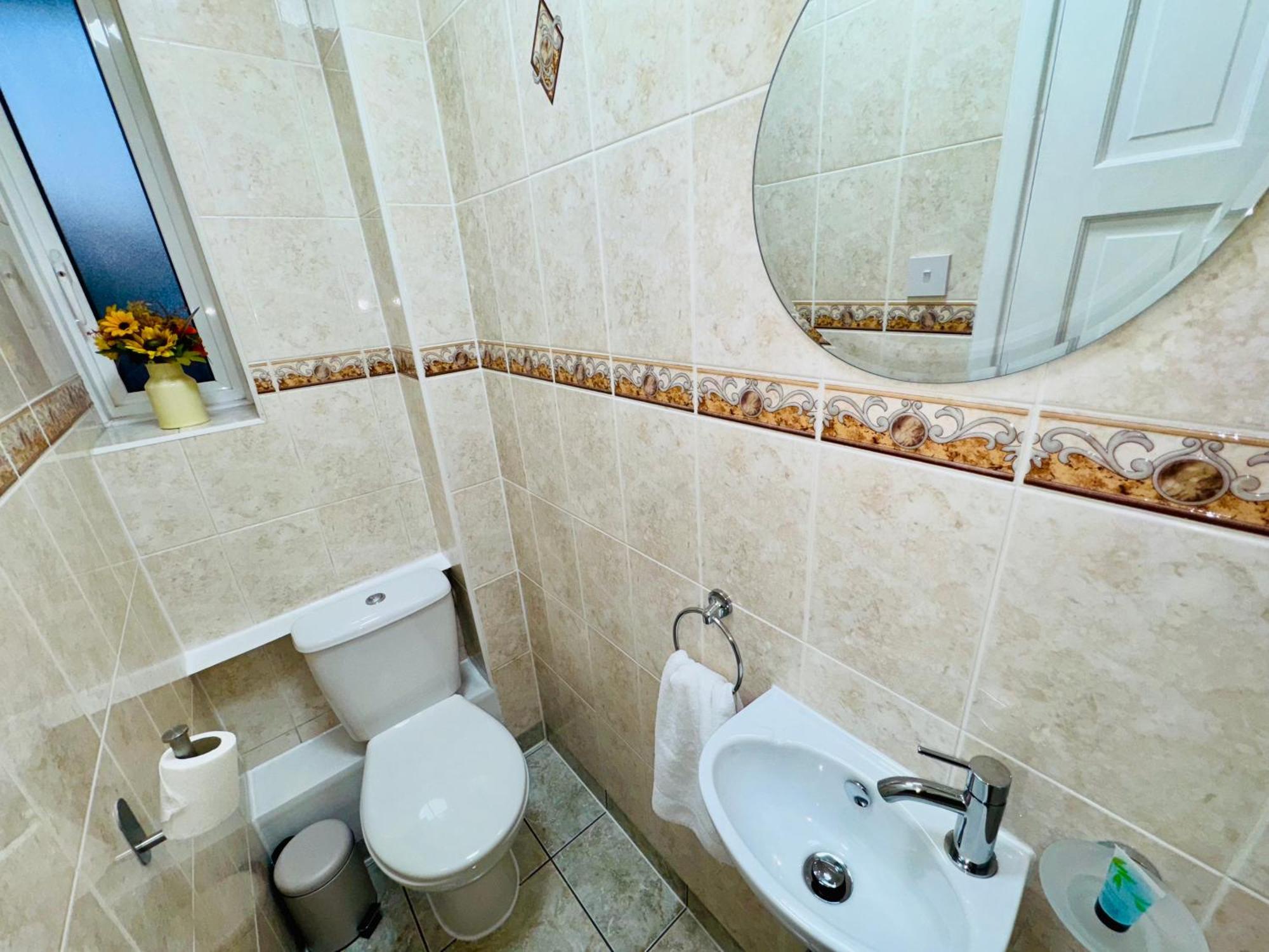 Vauxhall, River Thames, Big Ben Retreat, Family Apartment London