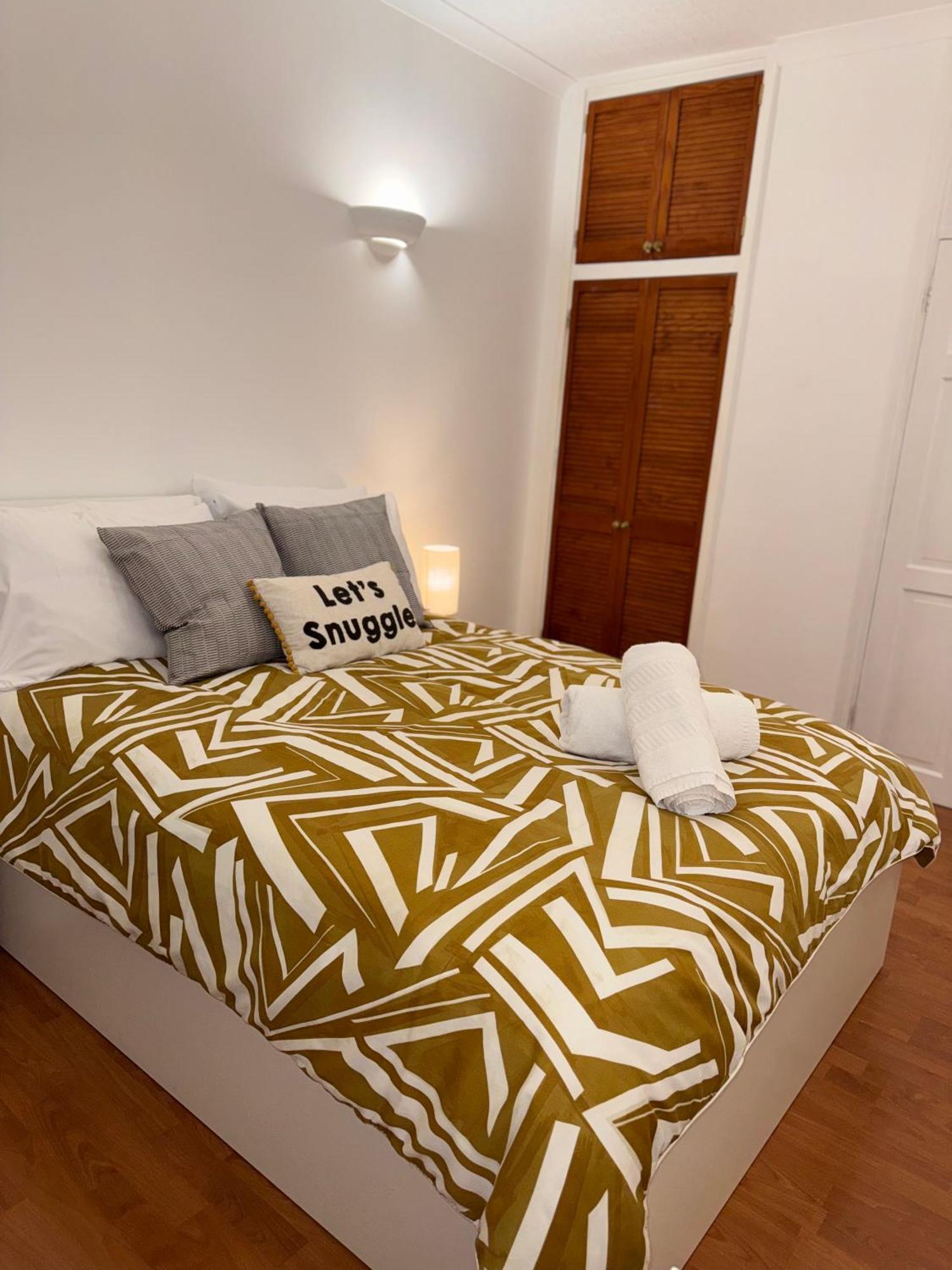 Vauxhall, River Thames, Big Ben Retreat, Family Apartment London