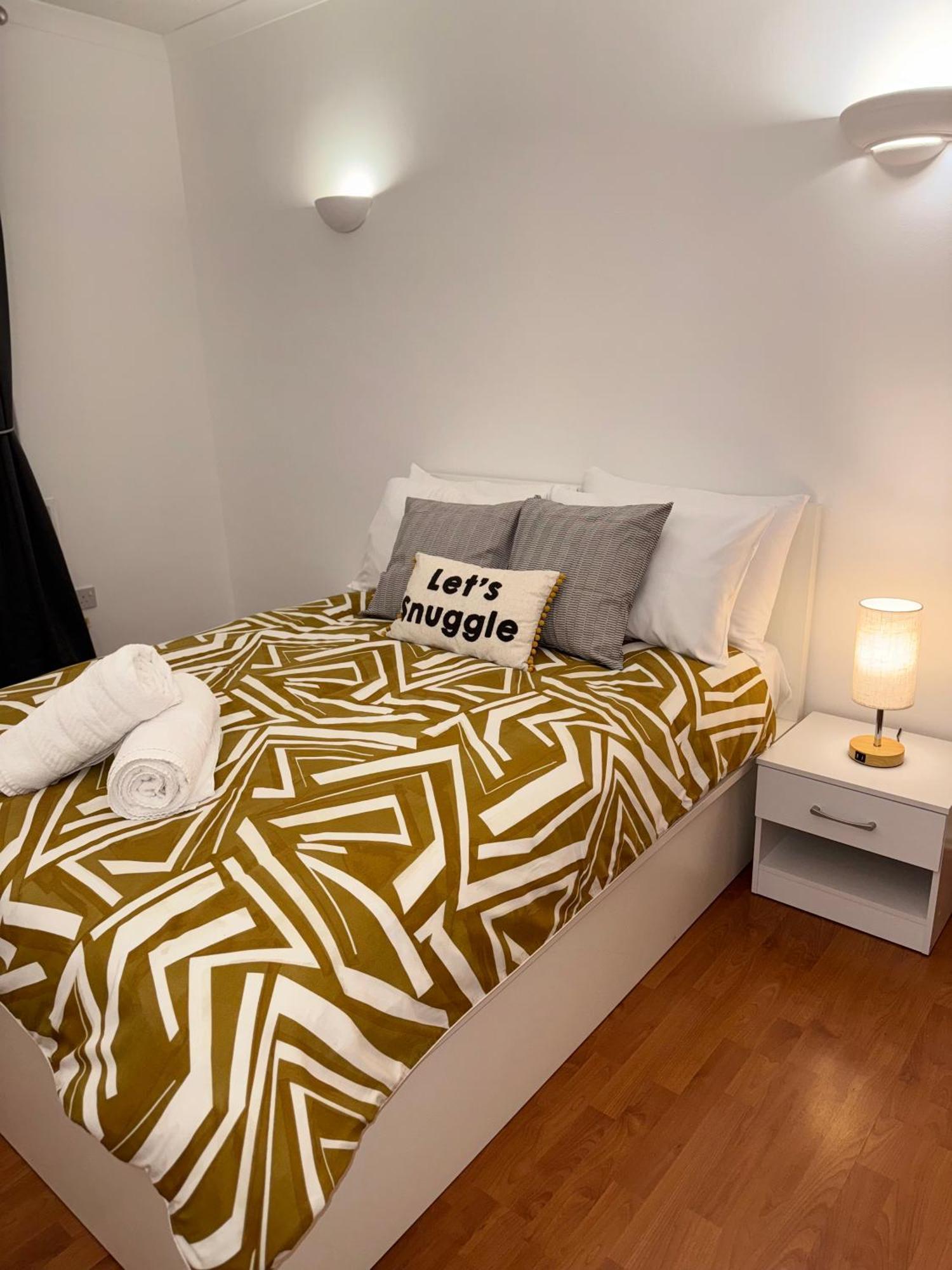 Vauxhall, River Thames, Big Ben Retreat, Family London