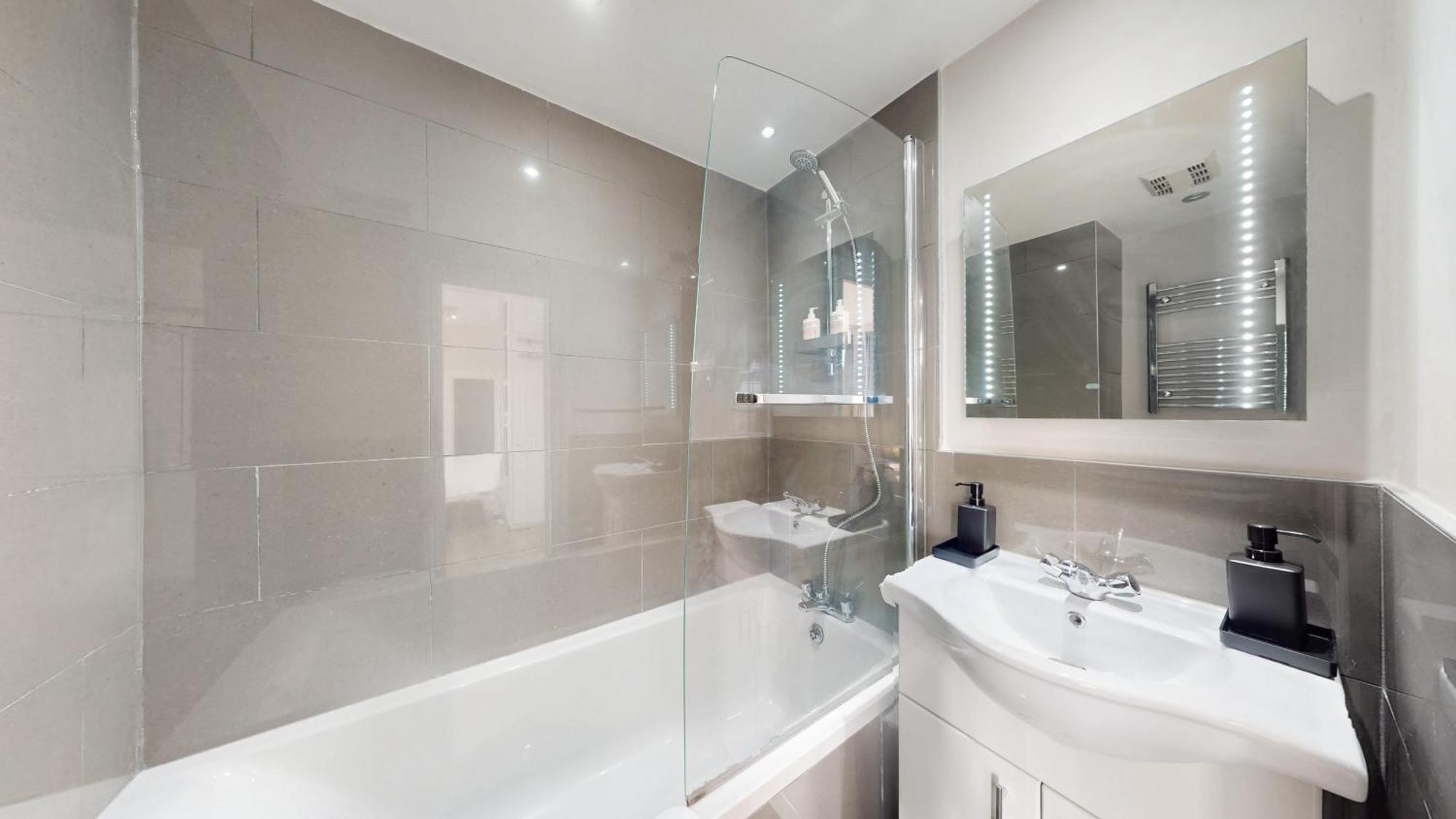 Chelsea Cloisters Sloane Avenue Apartment