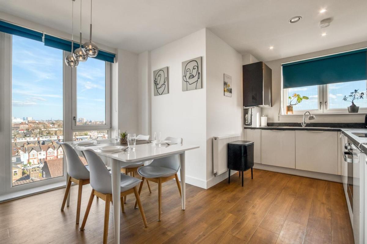 Modern Charming 2 Bed Flat With Amazing Views London