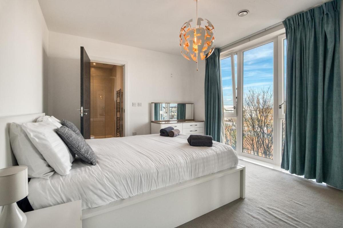 Apartment Modern Charming 2 Bed Flat With Amazing Views *