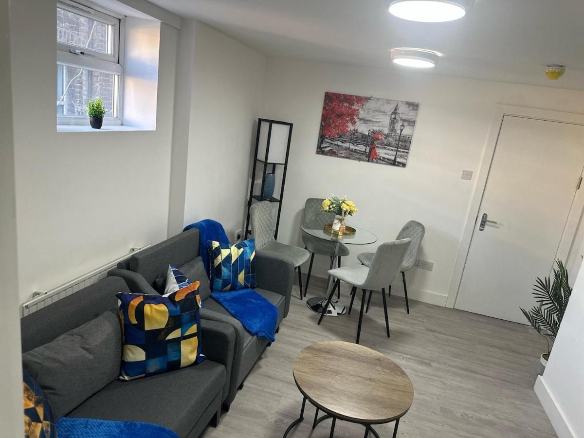 1b, Zone 2 Westbourne Park , Sleeps 4 * London