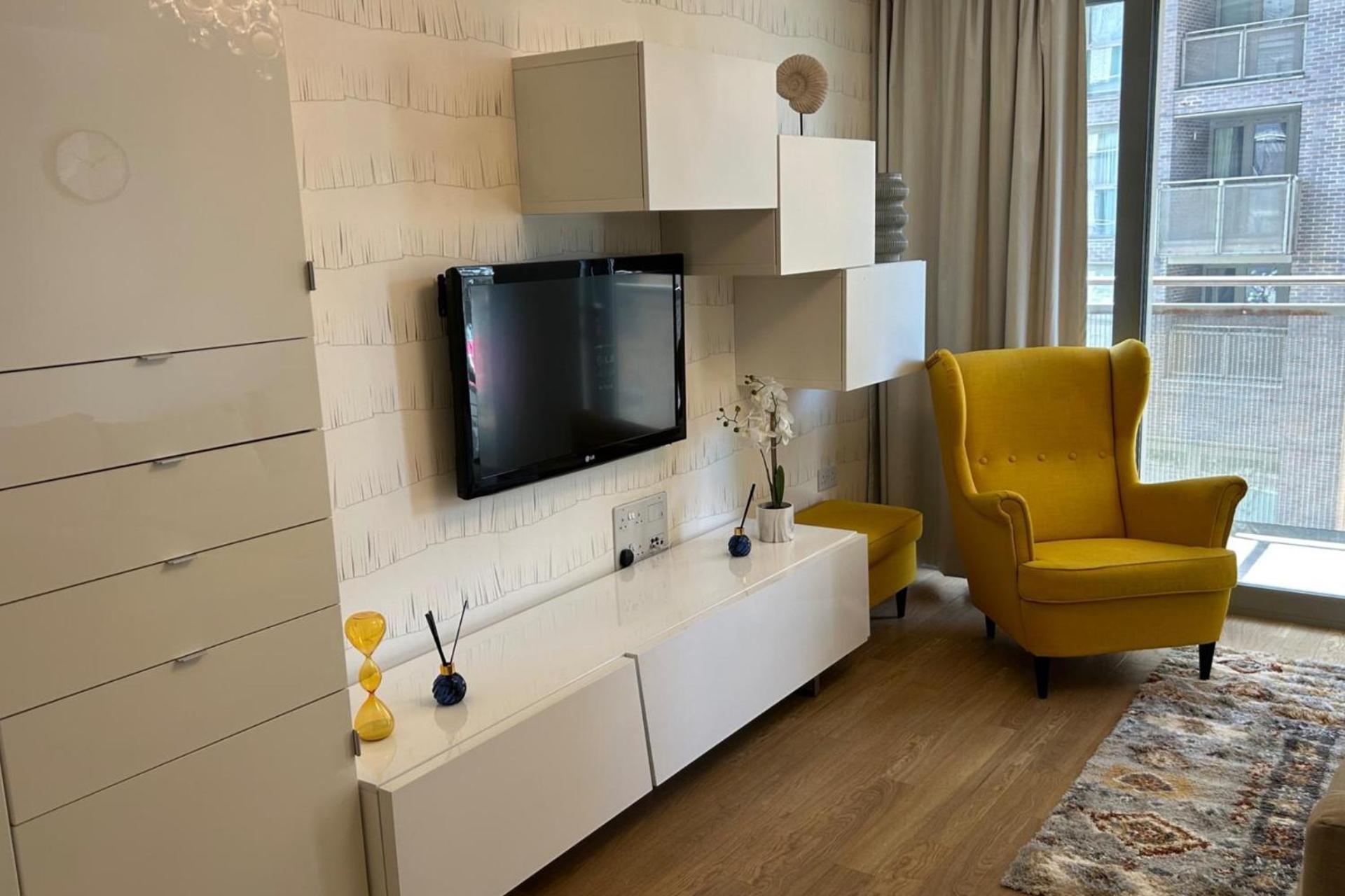 1-Bed Apt Sleeps 4 Central To Shops & Transport London