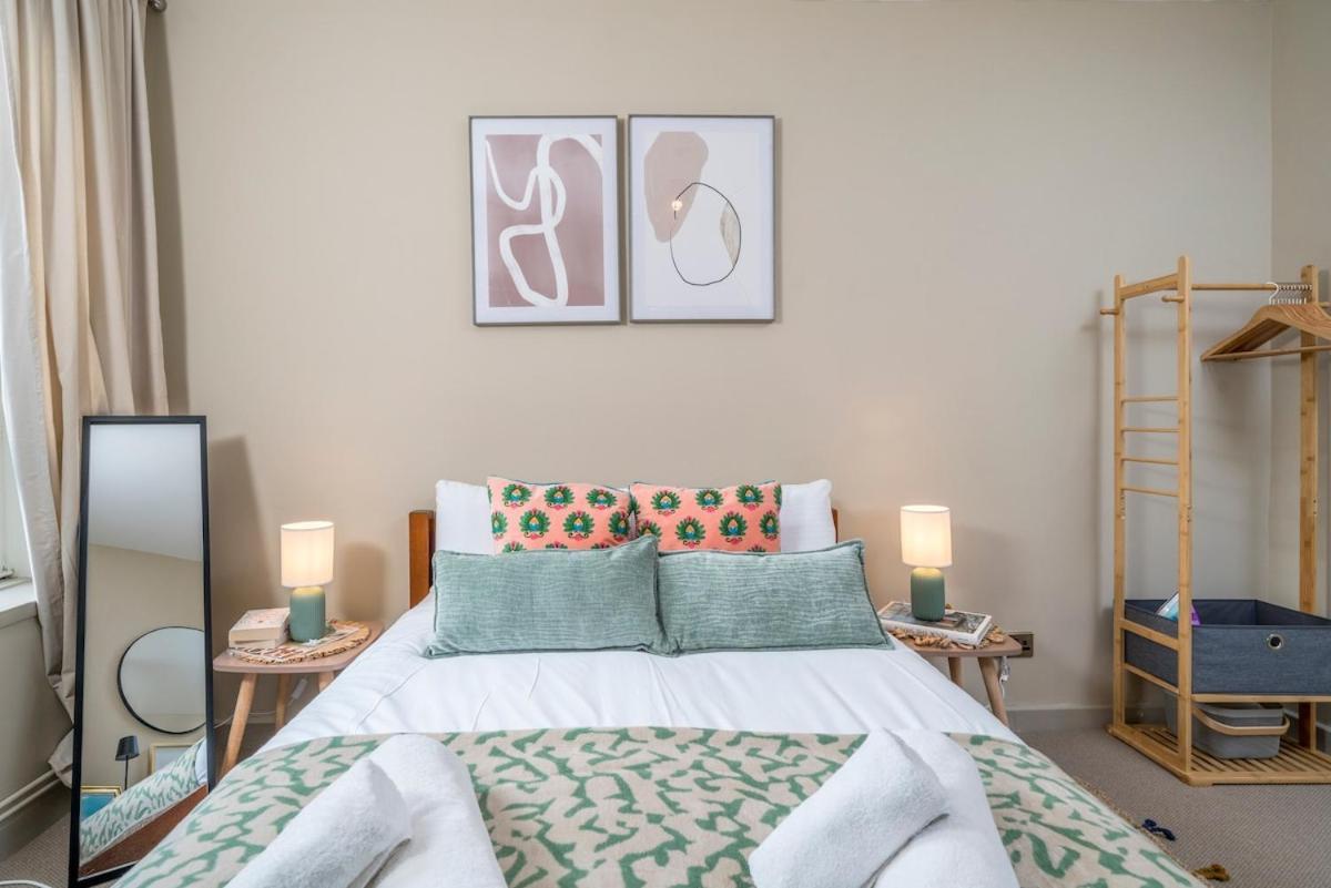 Stylish 1-bed Spitalfields - Sleeps 4 -zone 1 * Londen