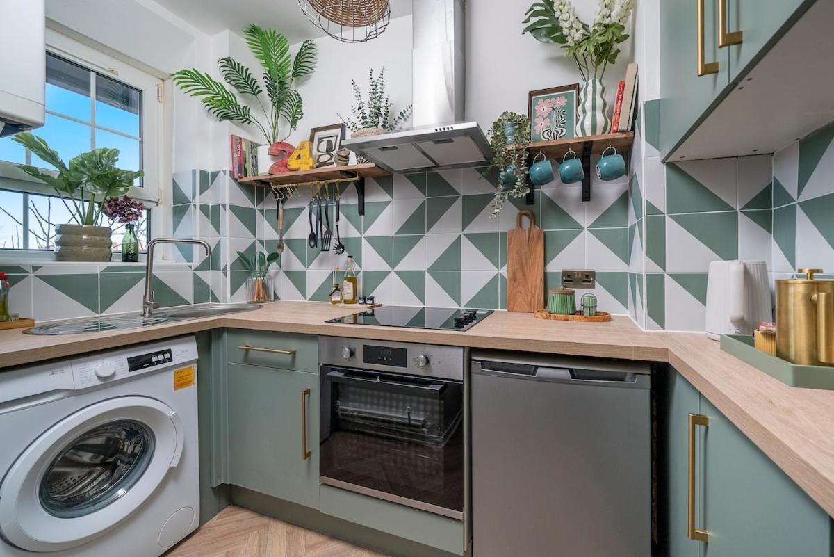 Stylish 1-bed Spitalfields - Sleeps 4 -zone 1 * Londen