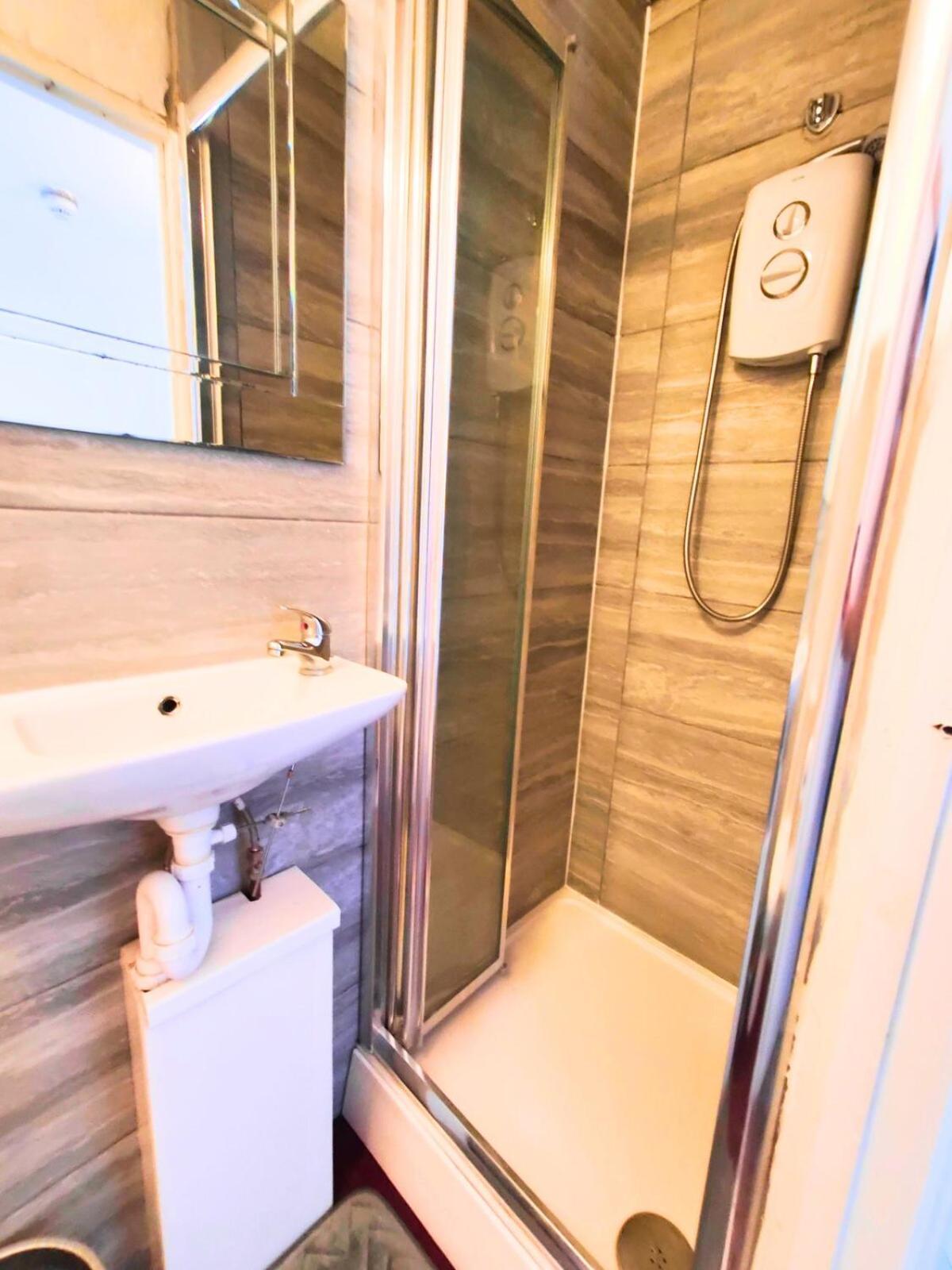 R8 Single Bed Superb En Apartamento *