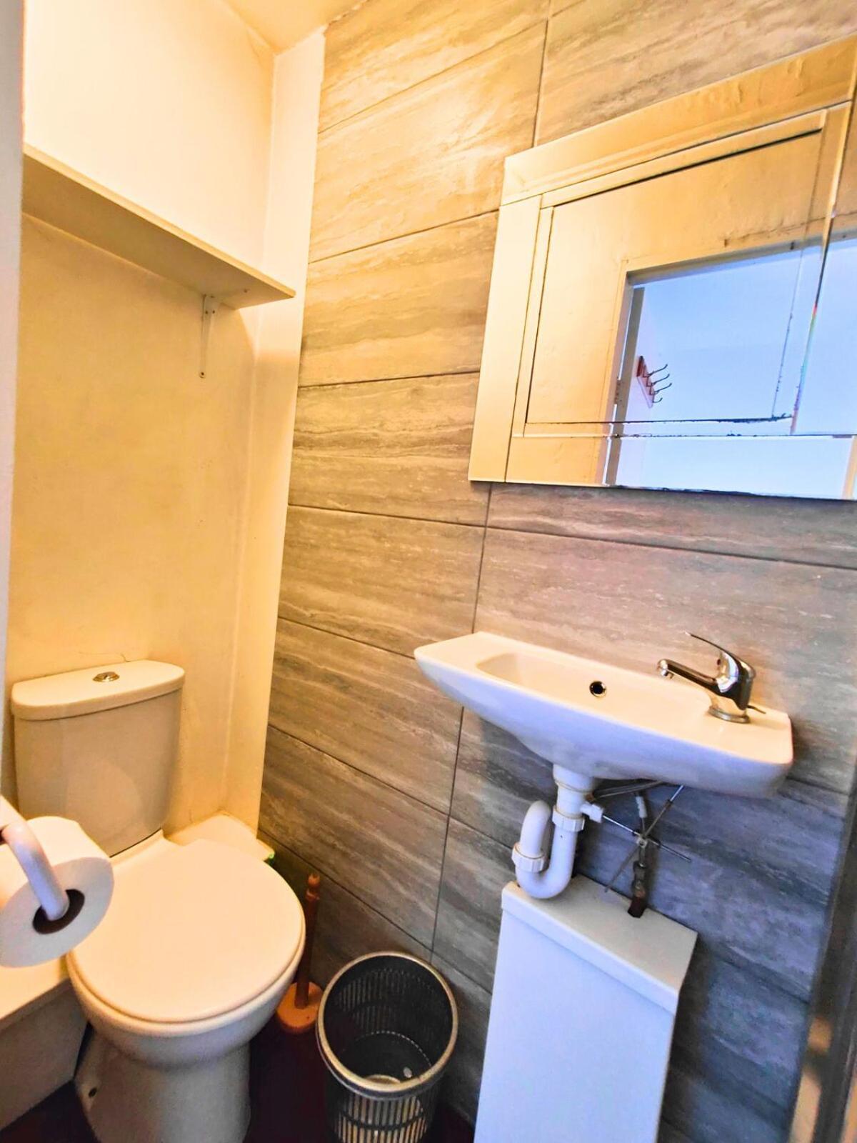 R8 Single Bed Superb En Apartamento Londres