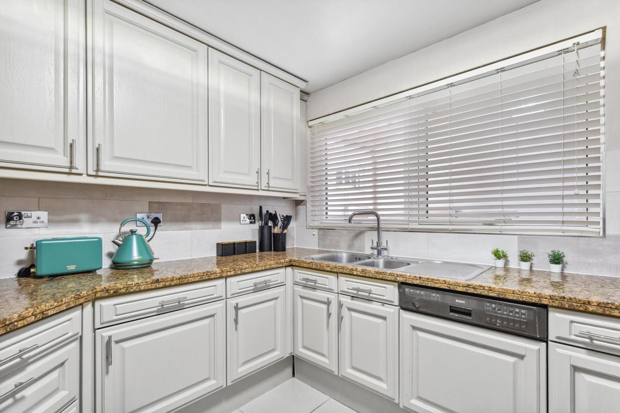 Ultra Luxury 4 Bedroom 3 Bathroom Knightsbridge Next To Harrods London