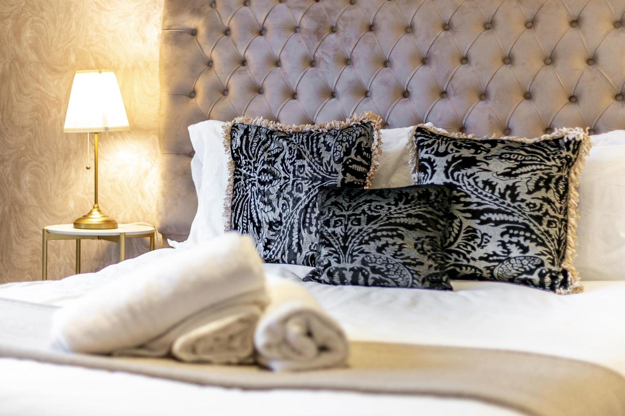 Ultra Luxury 4 Bedroom 3 Bathroom Knightsbridge Next To Harrods London
