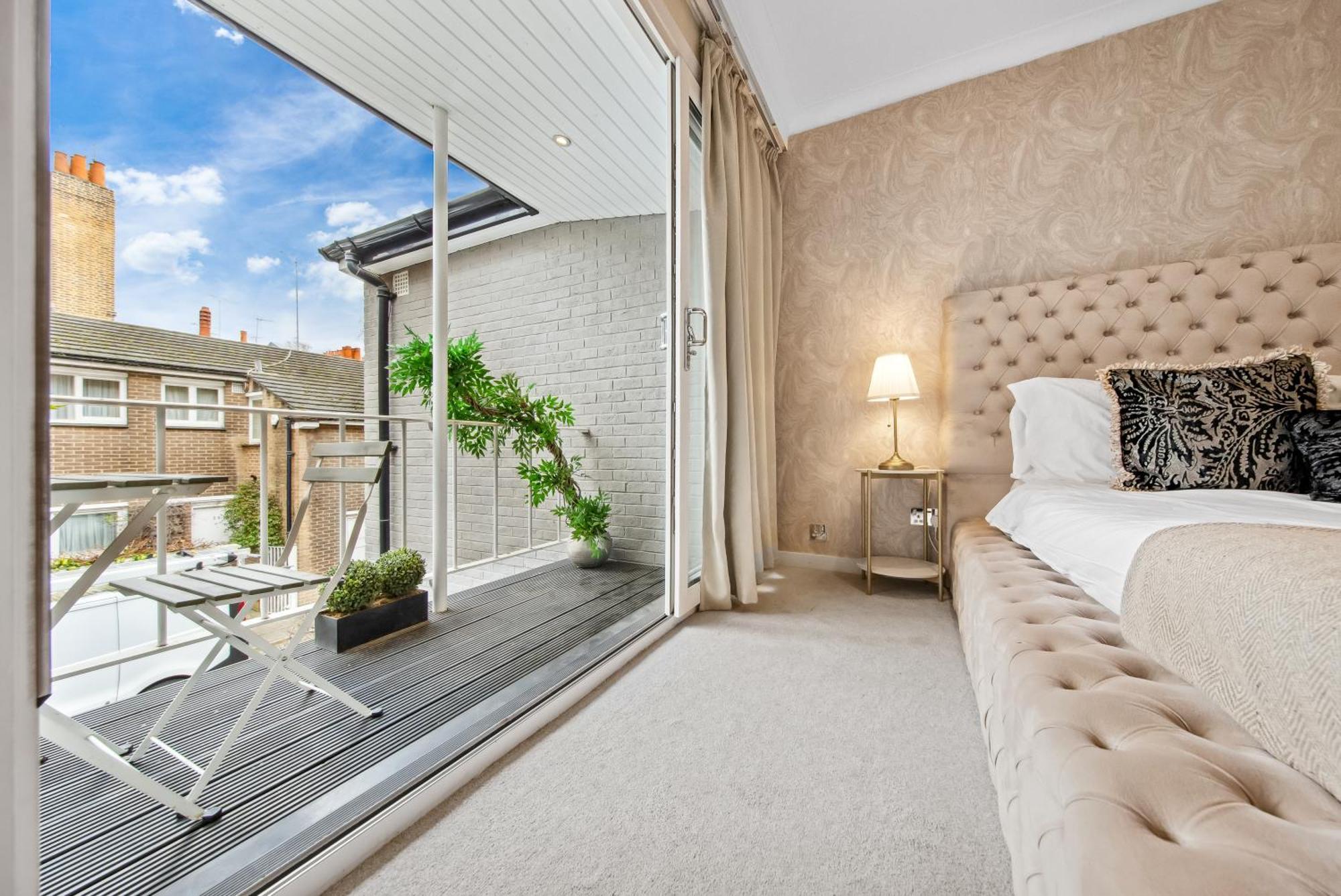 Ultra Luxury 4 Bedroom 3 Bathroom Knightsbridge Next To Harrods Apartment
