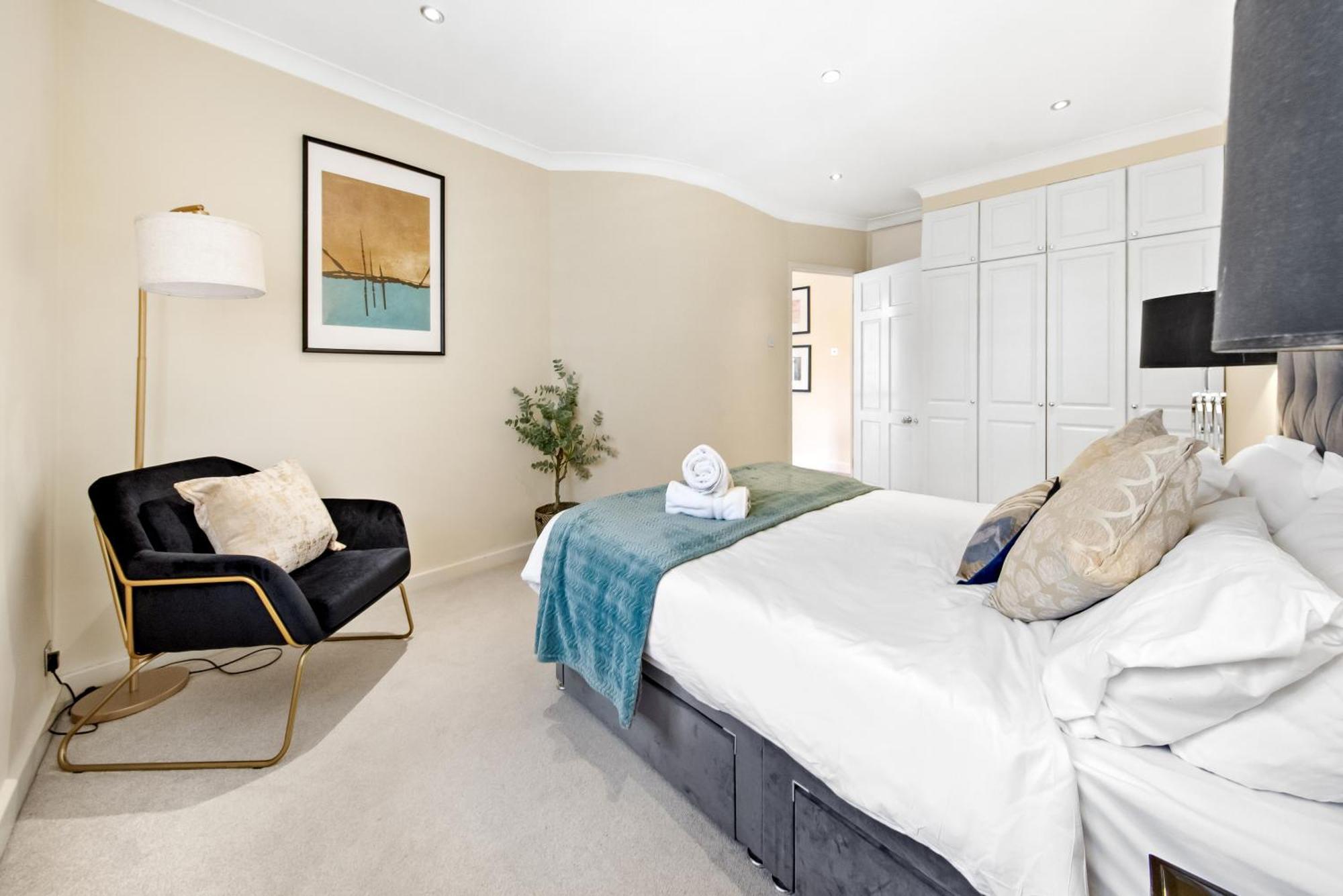 Ultra Luxury 4 Bedroom 3 Bathroom Knightsbridge Next To Harrods Apartment *