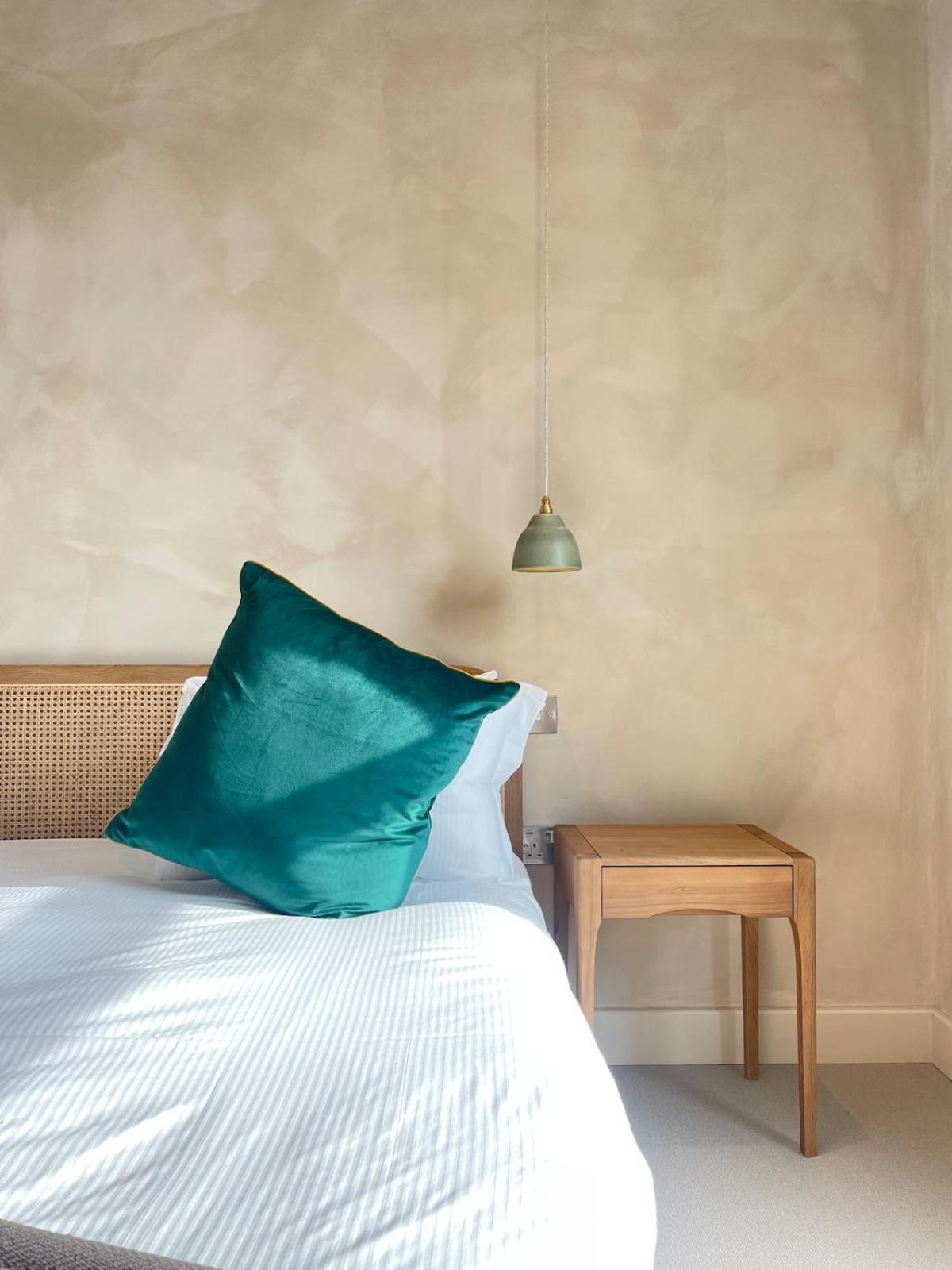 Penthouse Peaceful 2 Bed Fulham West Kensington London