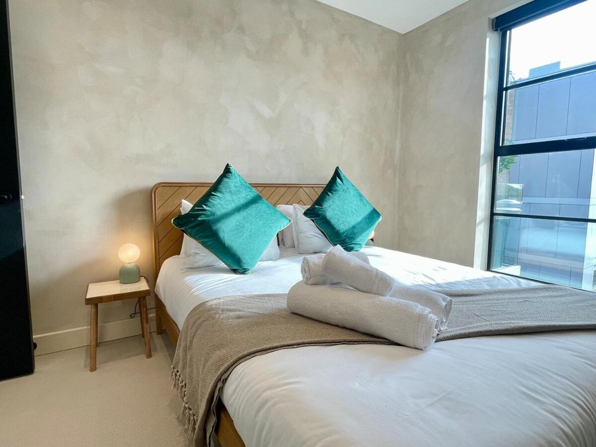 Penthouse Peaceful 2 Bed Fulham West Kensington London