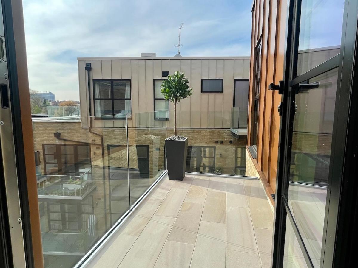 Penthouse Peaceful 2 Bed Fulham West Kensington Apartment *
