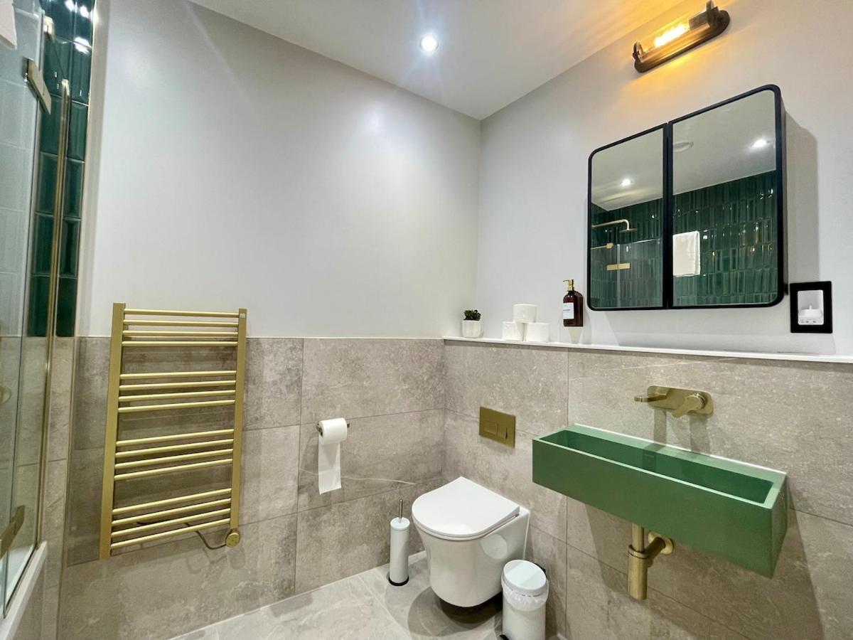 Penthouse Peaceful 2 Bed Fulham West Kensington Apartment London
