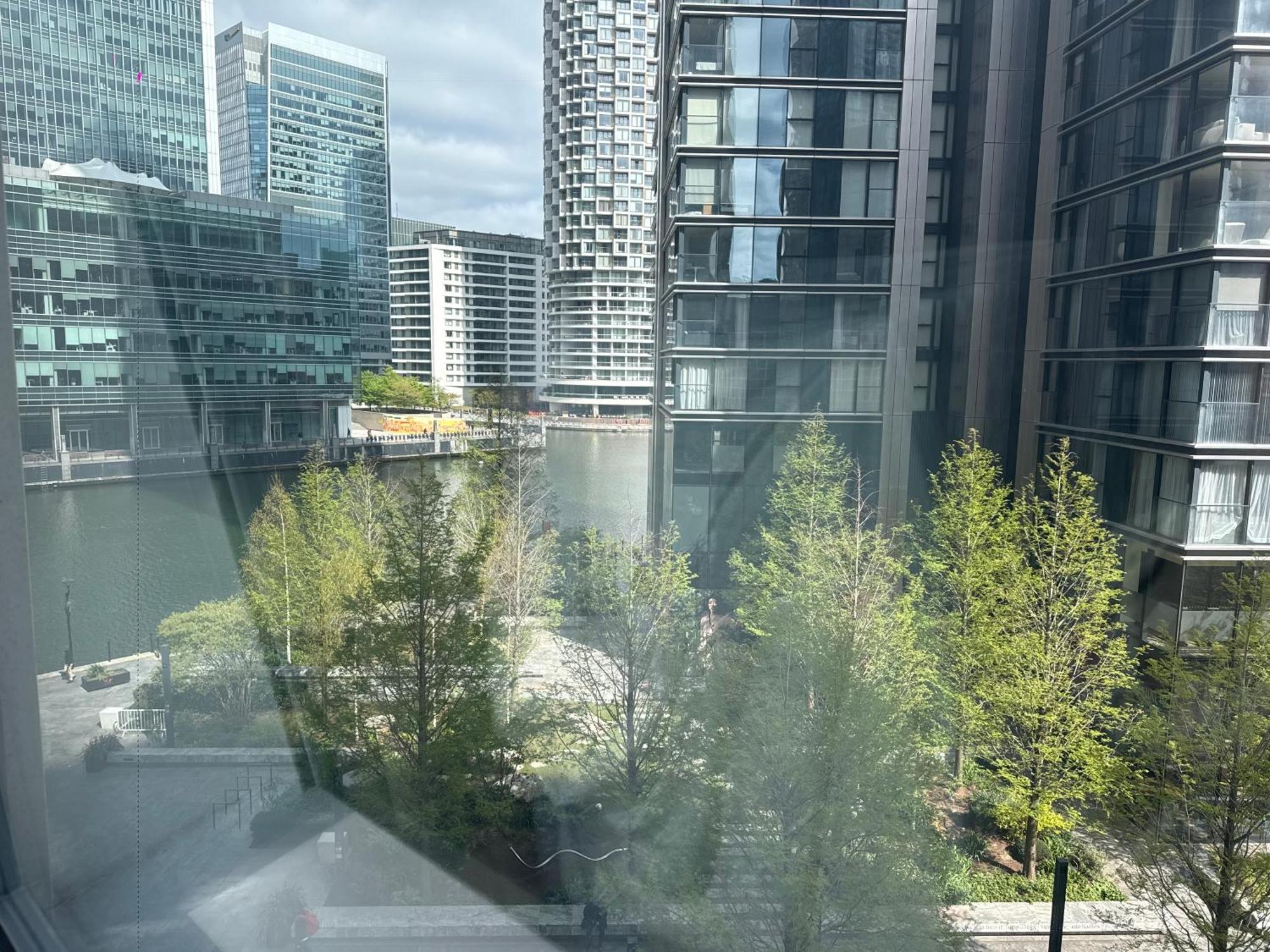 Guest house Spare In All-female 2-bedroom Flat-female Only! London