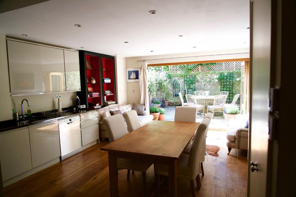 Spacious Flat With South Facing Garden Apartment *