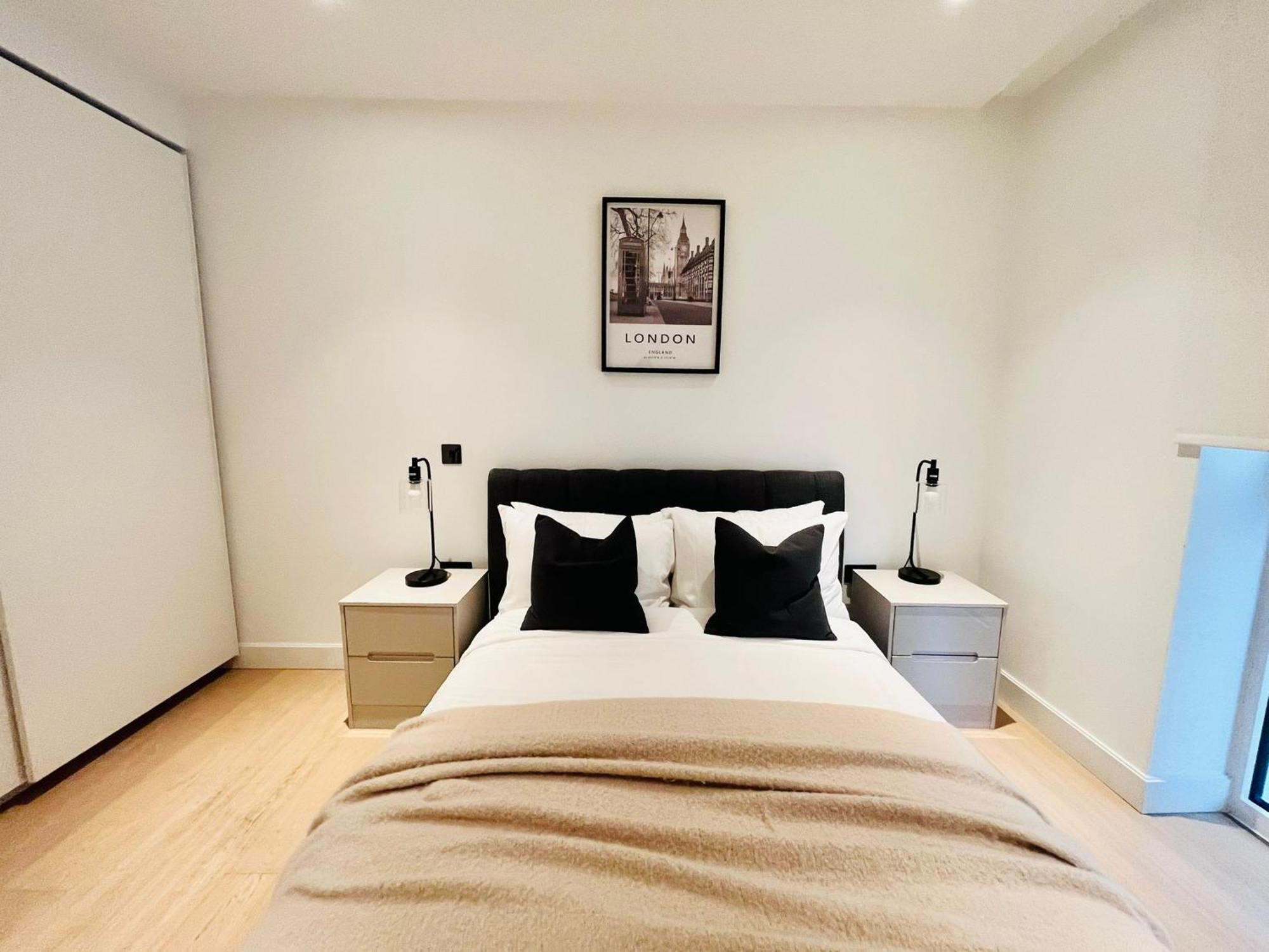 Executive -steps To Tube -quick Access To London