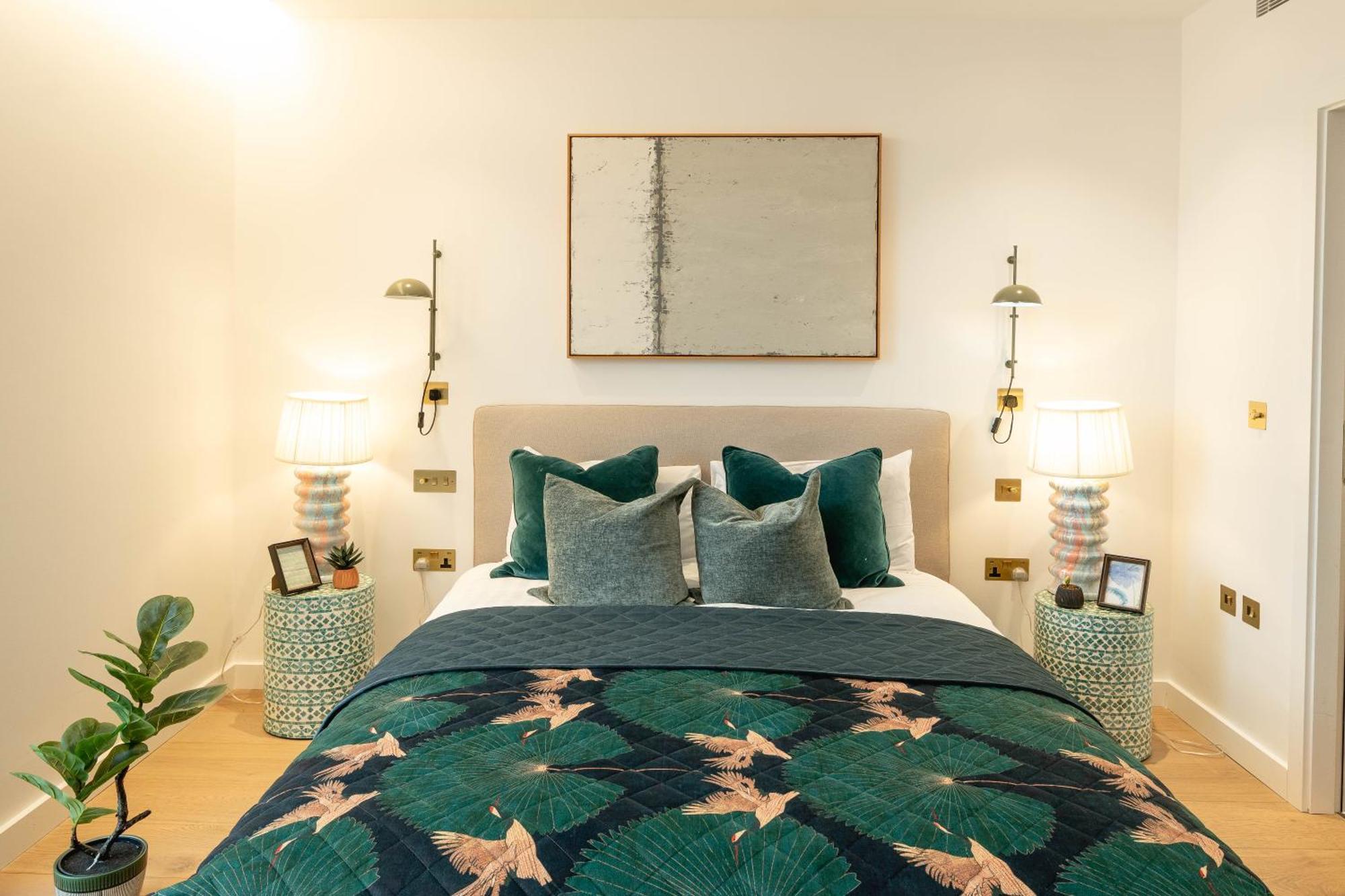 Apartment Sunrise View Luxury With Balcony And Elevator London