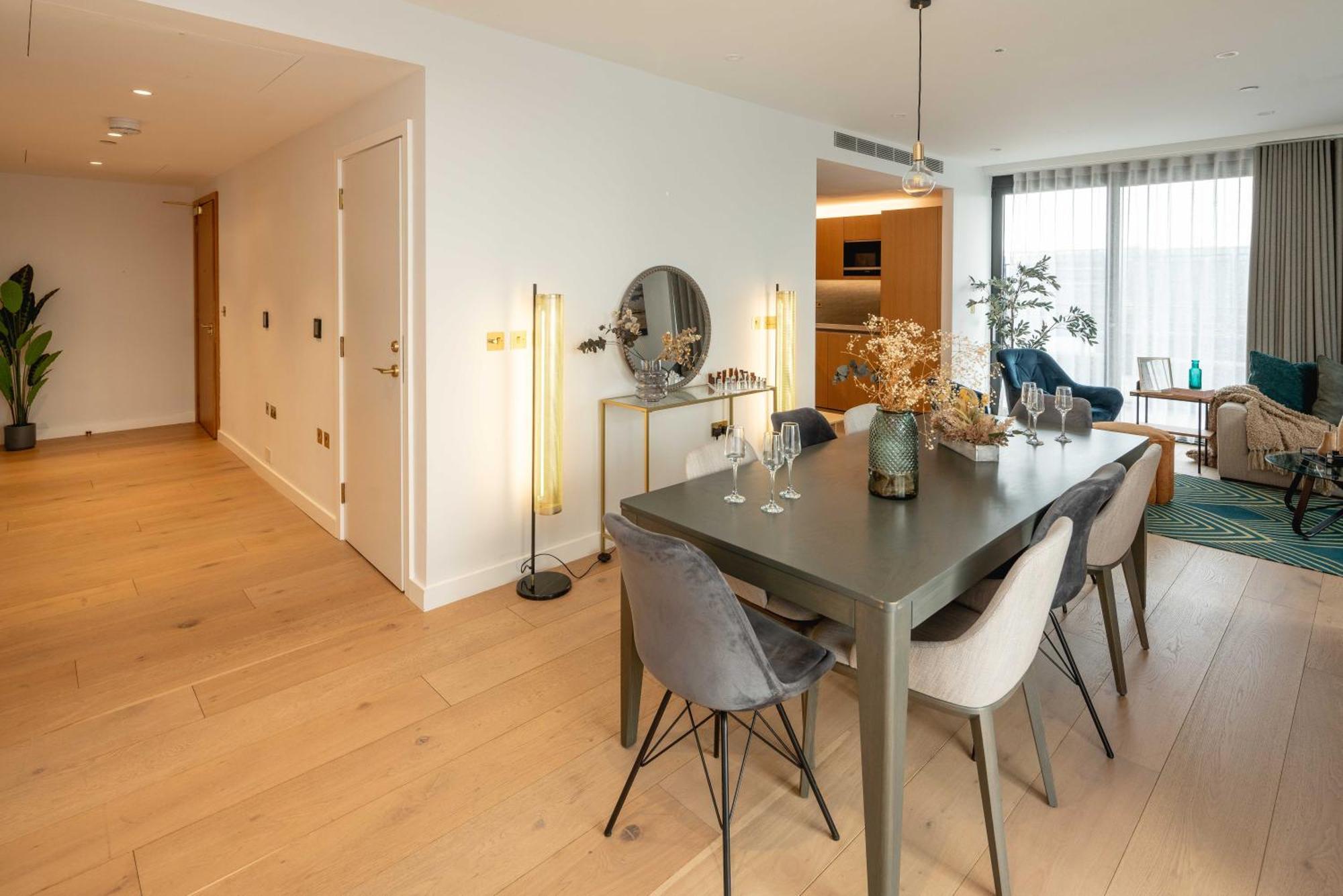 Sunrise View Luxury With Balcony And Elevator Apartment