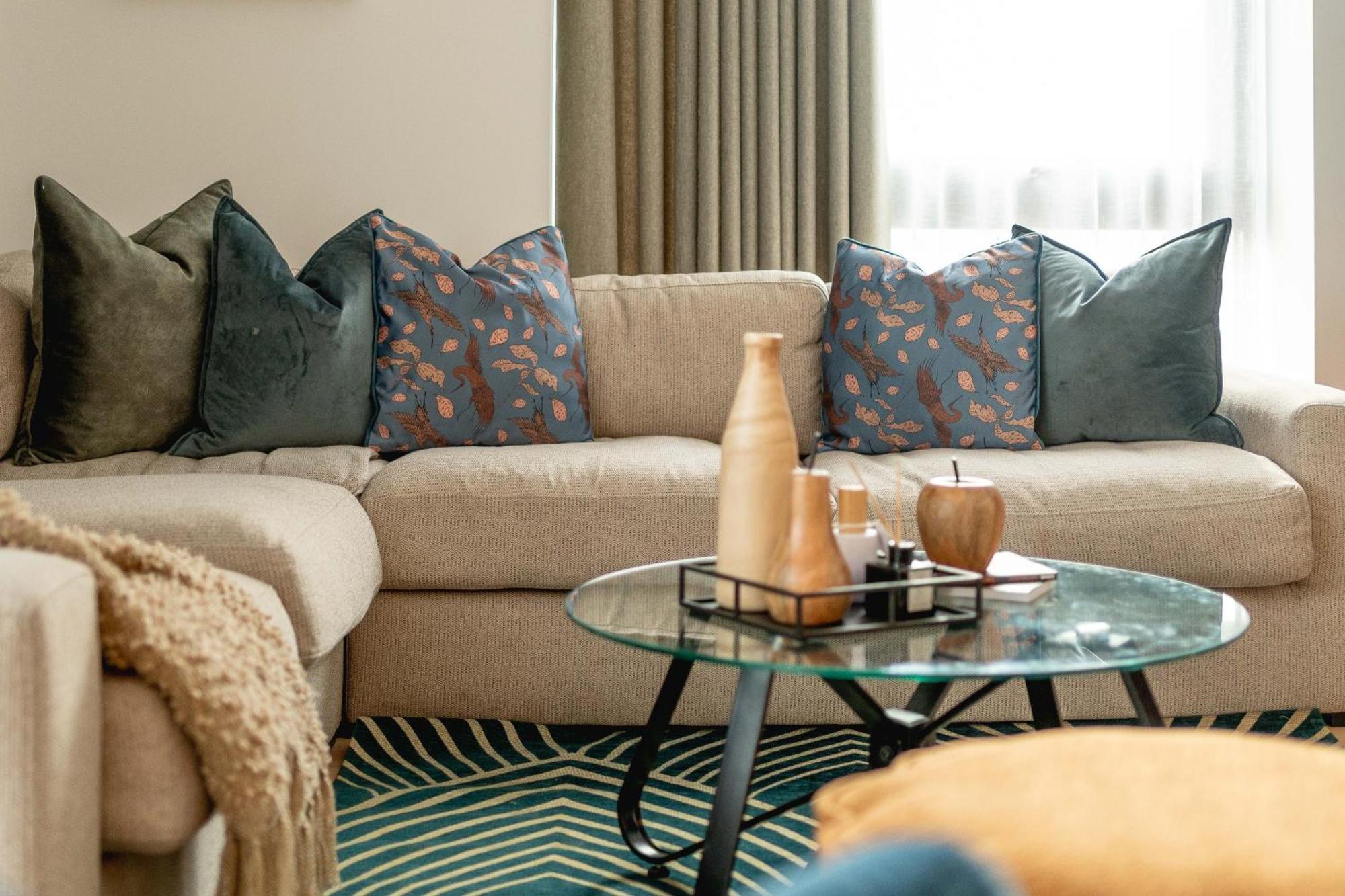 Sunrise View Luxury With Balcony And Elevator Apartment London