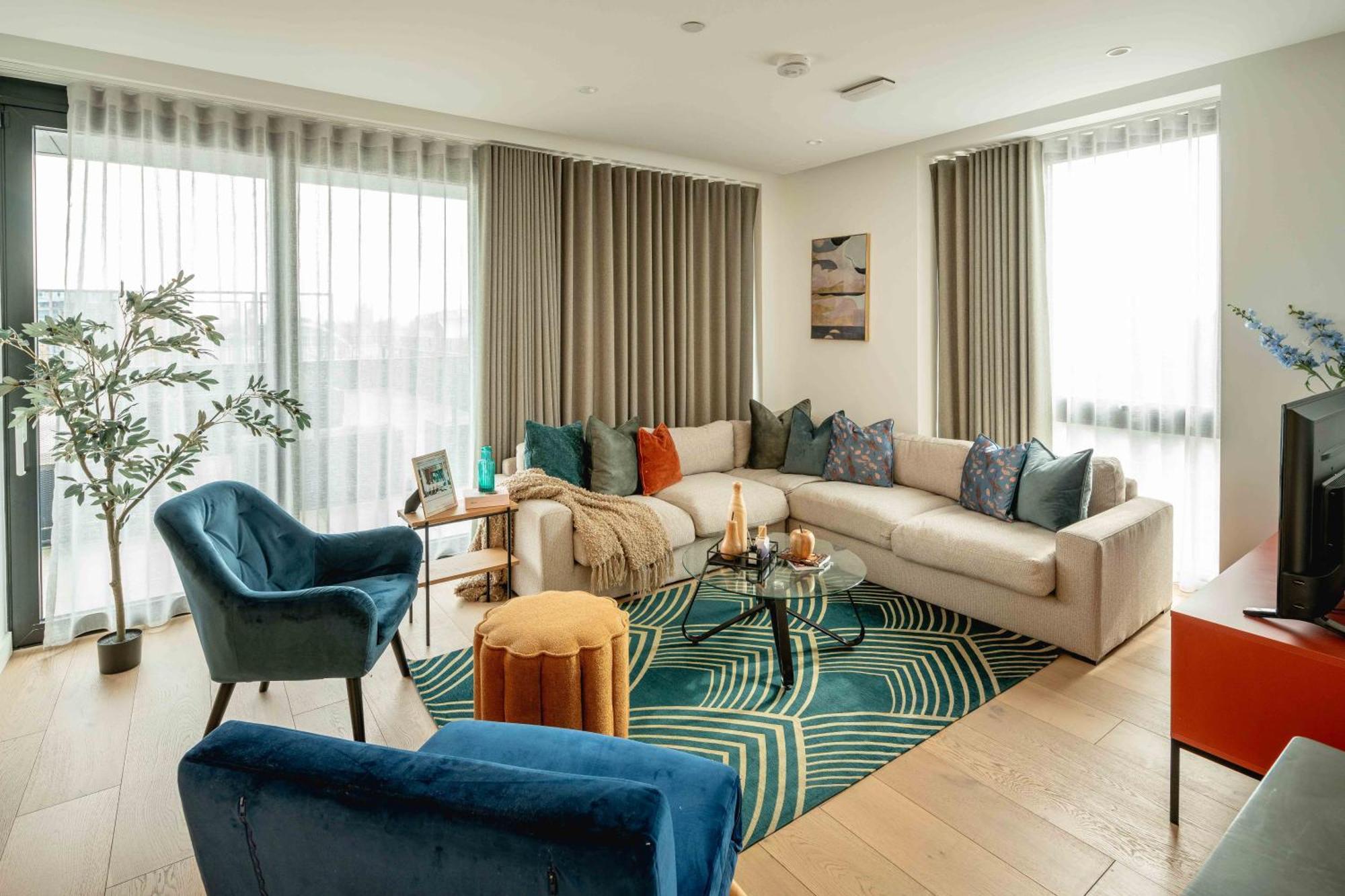 Apartment Sunrise View Luxury With Balcony And Elevator London