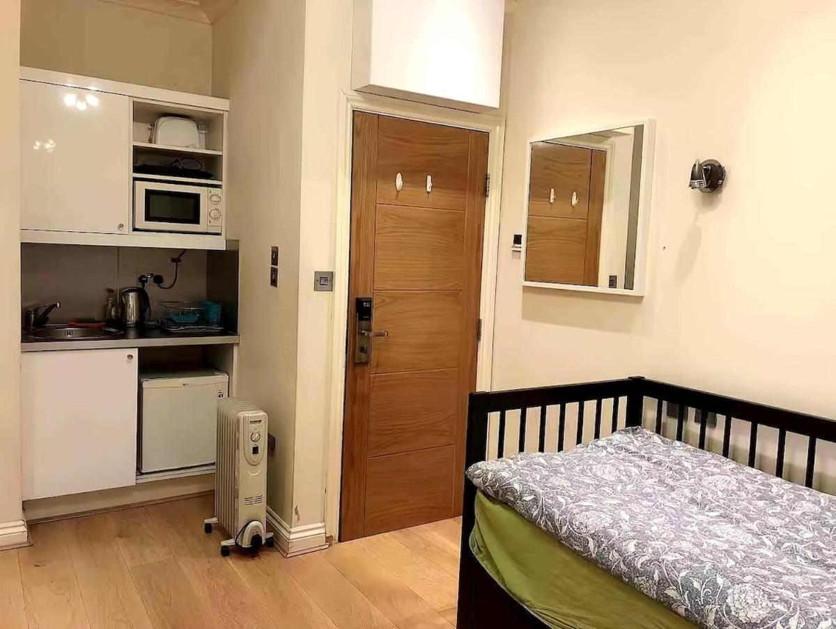 Apartment 301 Self Contained In Heart Of