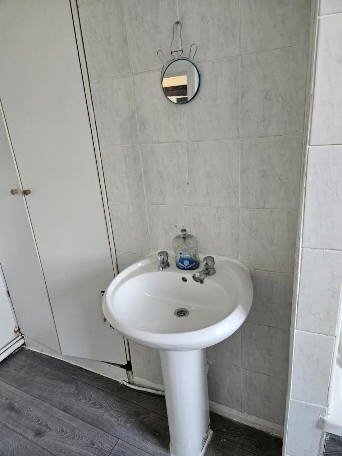 Stylish 2-bedroom Flat - Links Apartment London