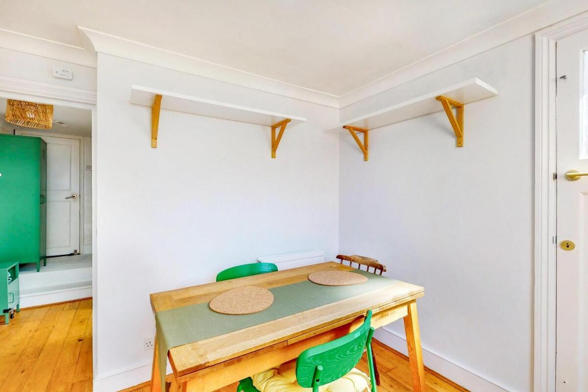 Bright 1-bedroom Flat With Great Transport Links Leilighet *