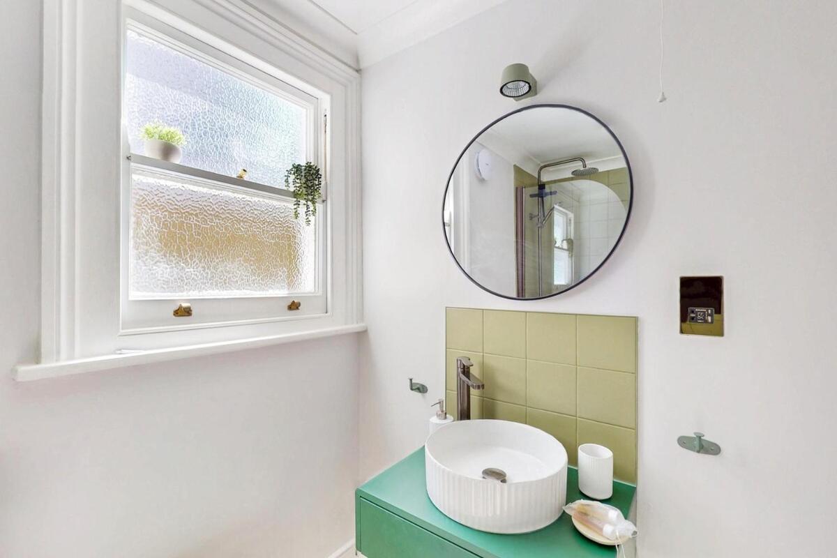 Bright 1-bedroom Flat With Great Transport Links Leilighet *