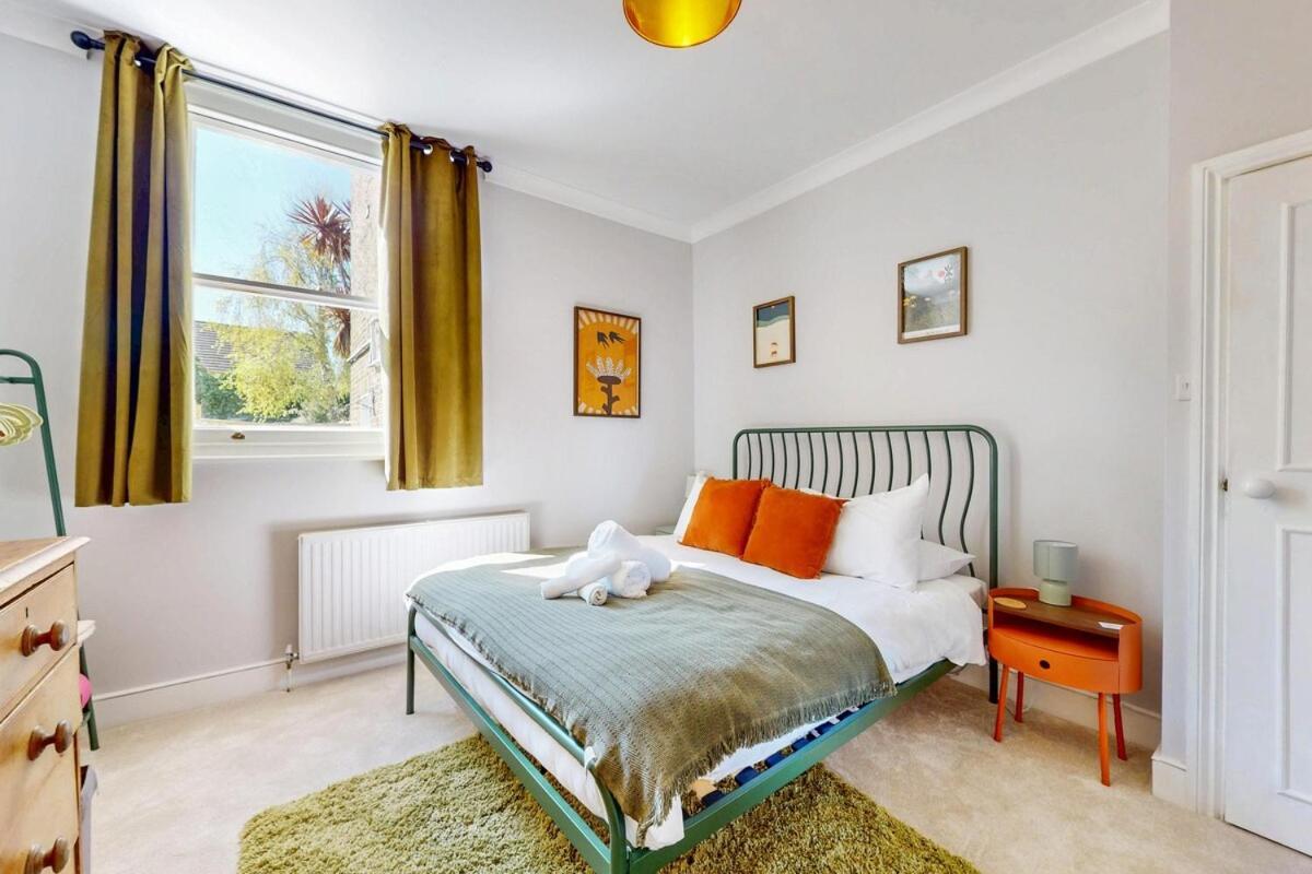 Leilighet Bright 1-bedroom Flat With Great Transport Links