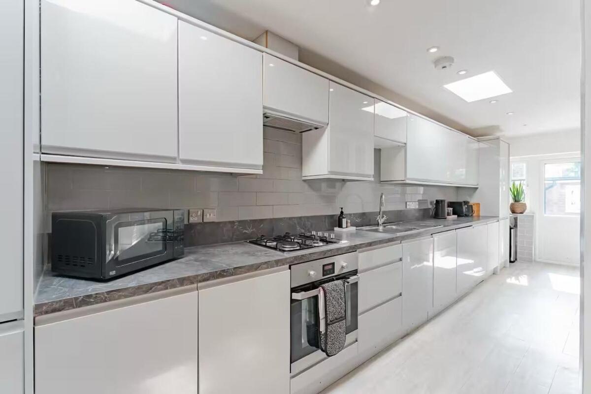 The Shamrock Sleek And Chic - Private Garden - Ground Floor - East - Sleeps 6