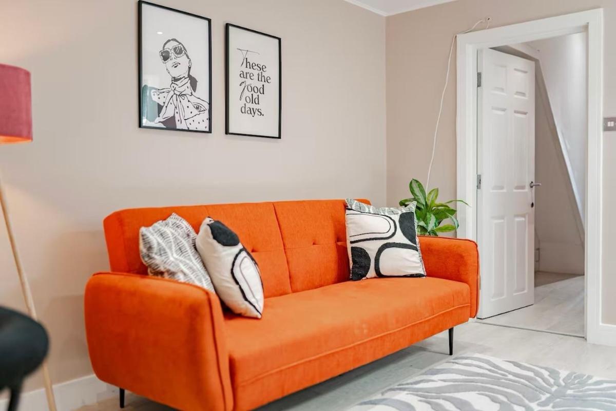 The Shamrock Sleek And Chic - Private Garden - Ground Floor - East - Sleeps 6 Apartment *