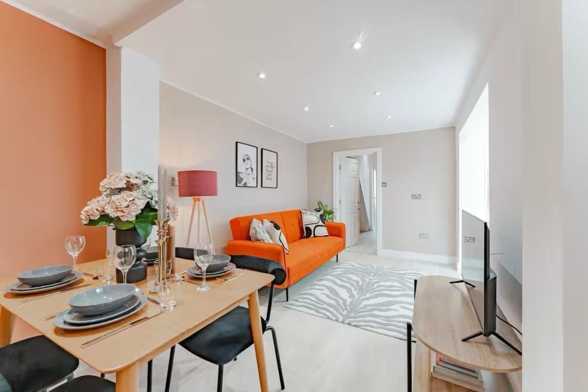 Apartment The Shamrock Sleek And Chic - Private Garden - Ground Floor - East - Sleeps 6 *