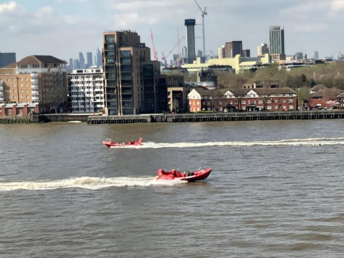 In The River Times View Apartment London