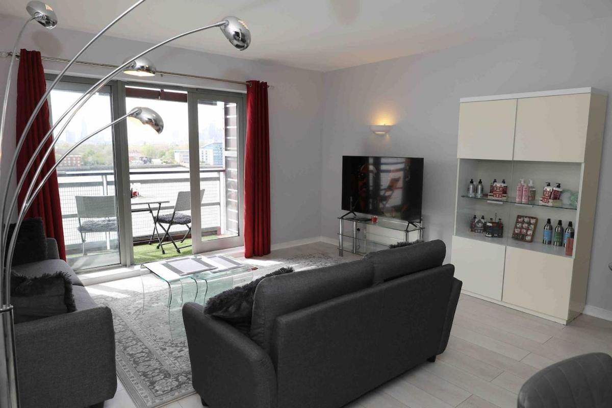 In The River Times View Apartment London