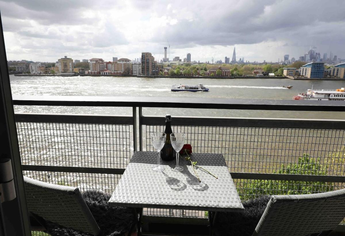 In The River Times View Apartment London