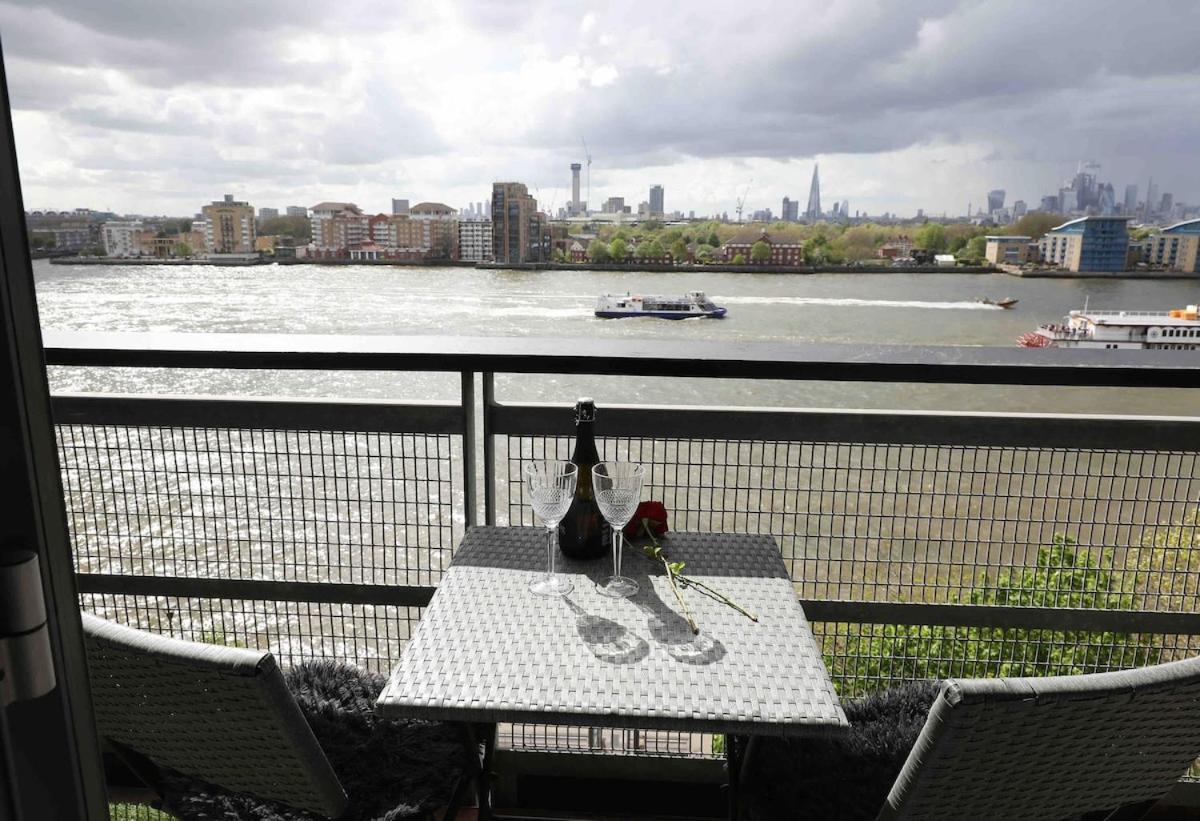 In The River Times View Apartment London