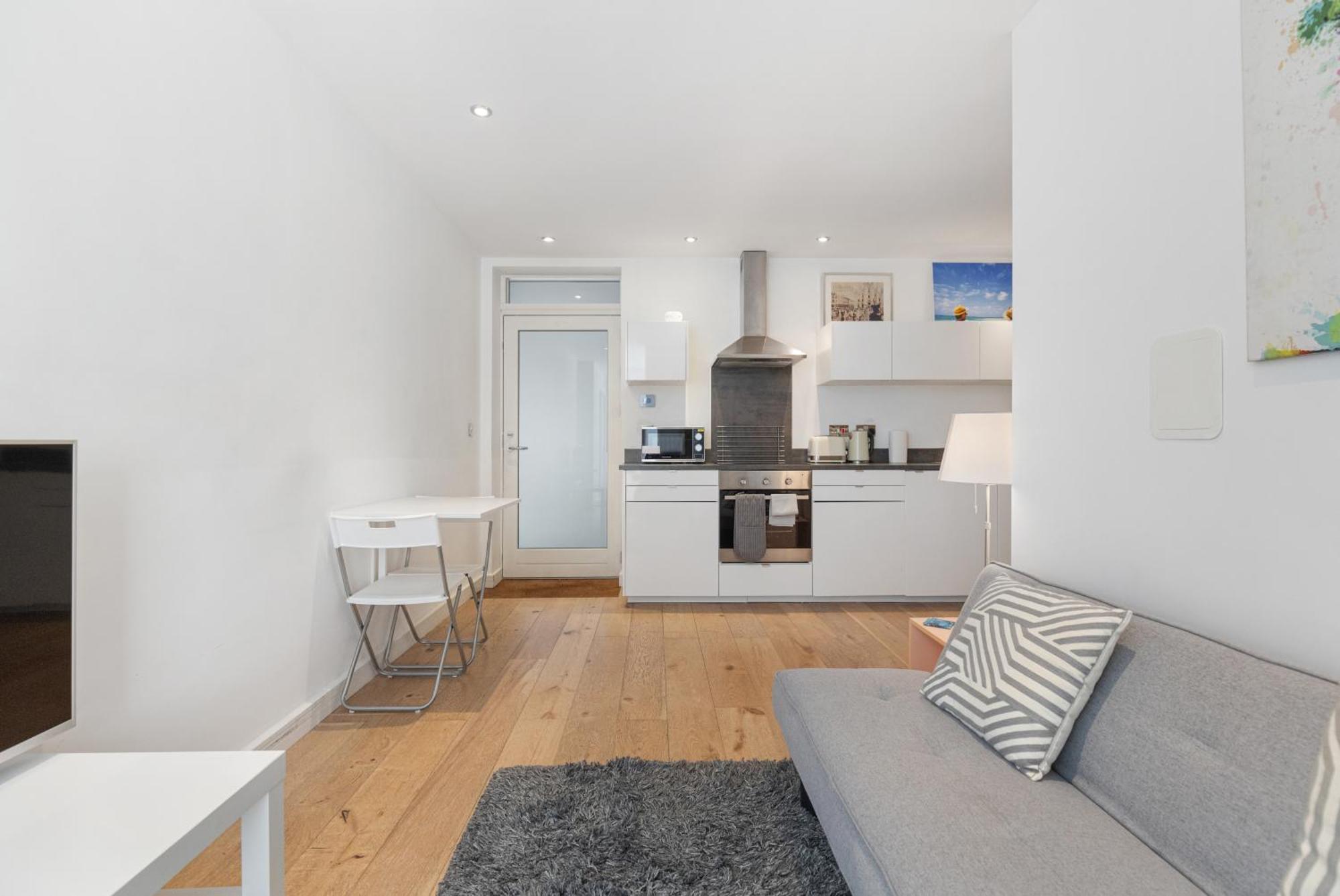 Hansford Apartment *