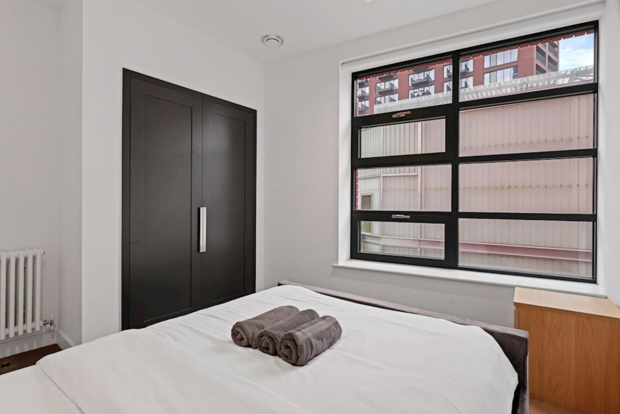 Excel Side Leilighet London