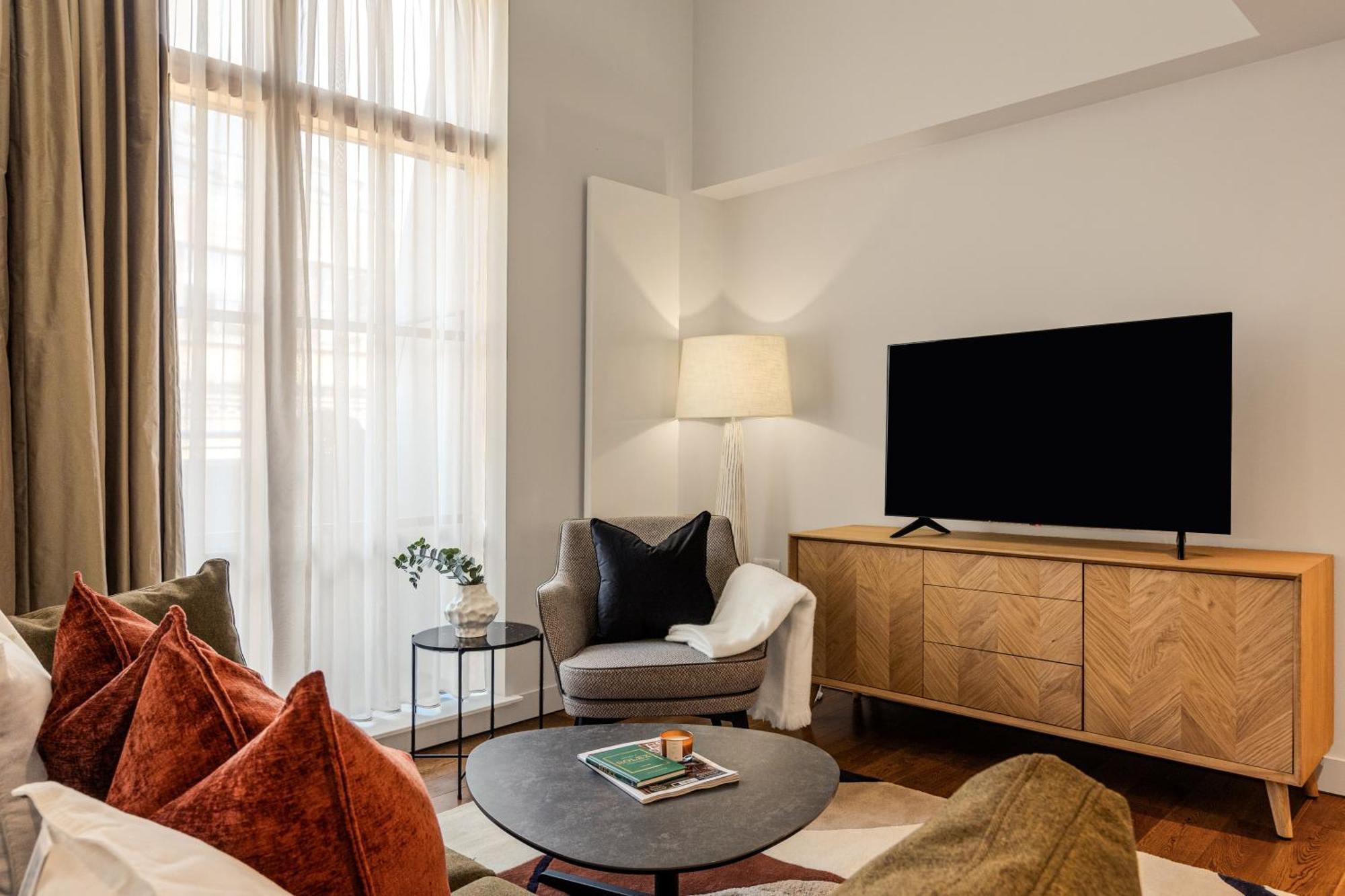 Servised On Artillery Lane Apartahotel 4*